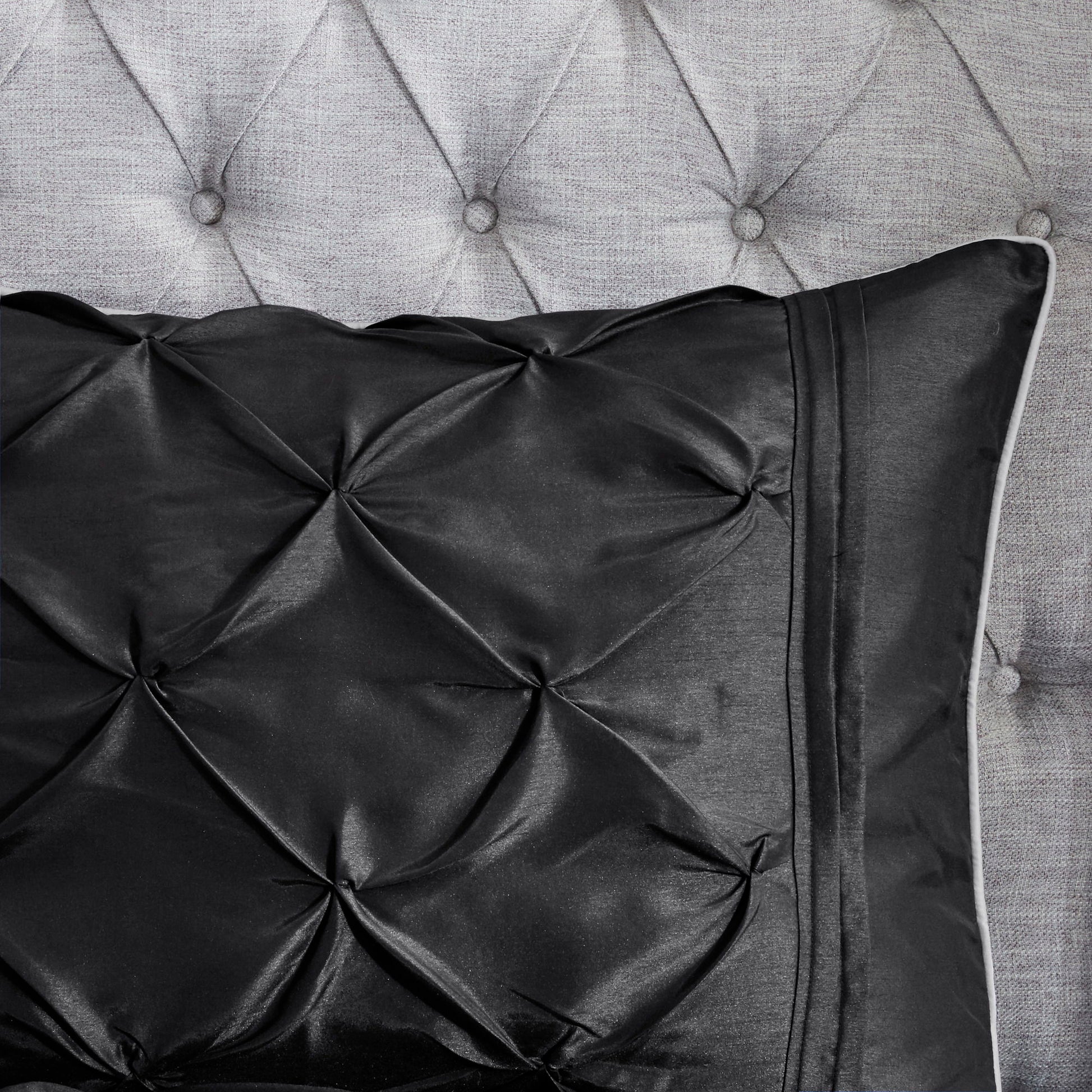 Laurel - Pieced Pleated 7-Piece Tufted Comforter Set - Black