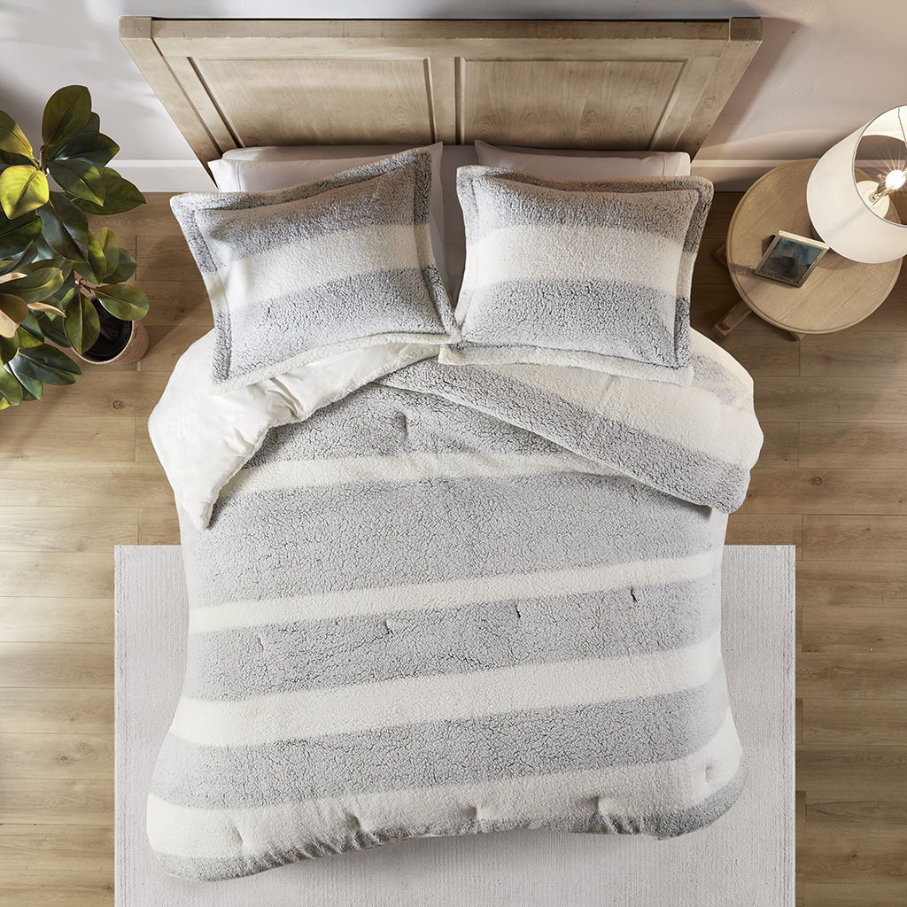 Hollis - Sherpa Comforter Set - Green / Ivory