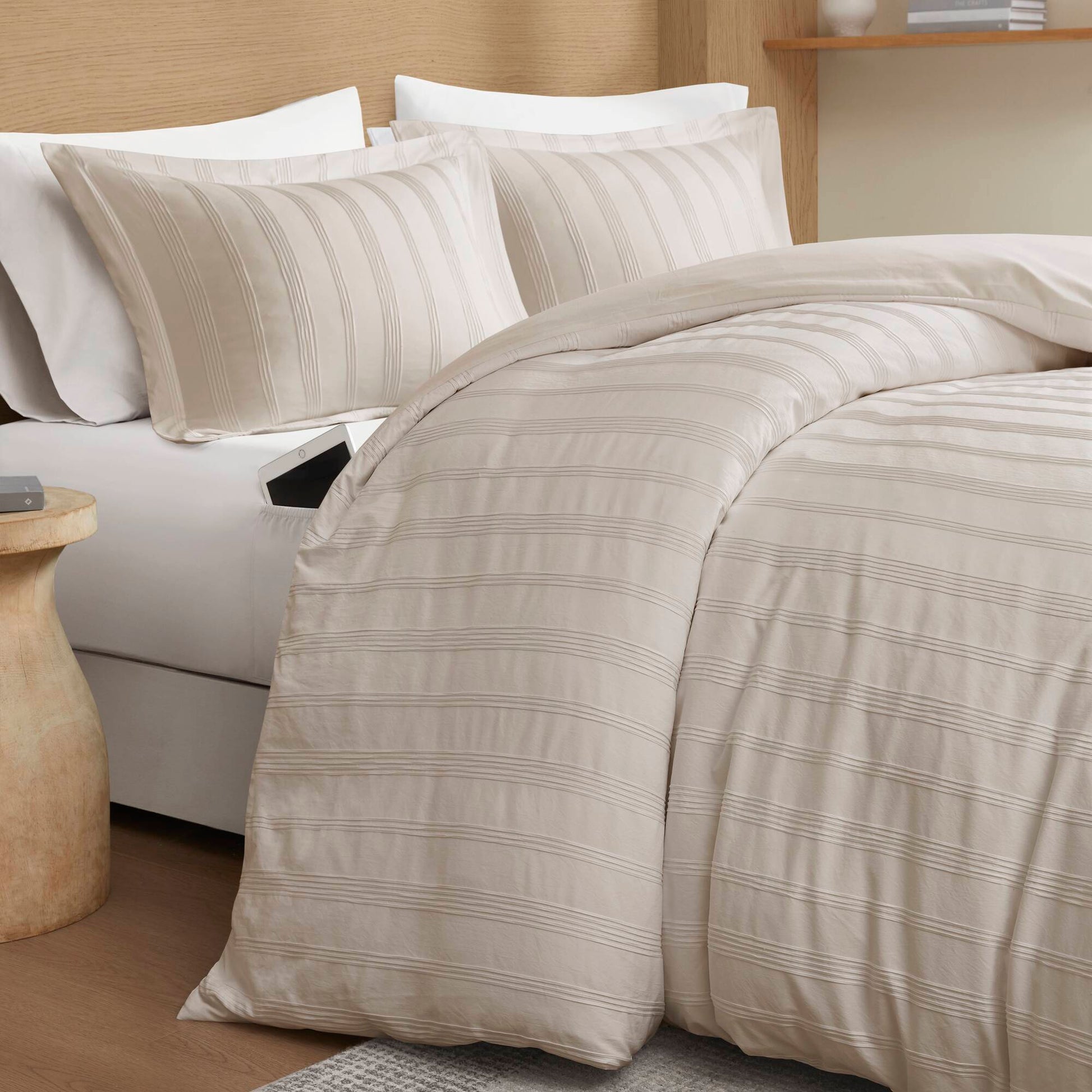 Logan - California King Striped Duvet Set - Neutral