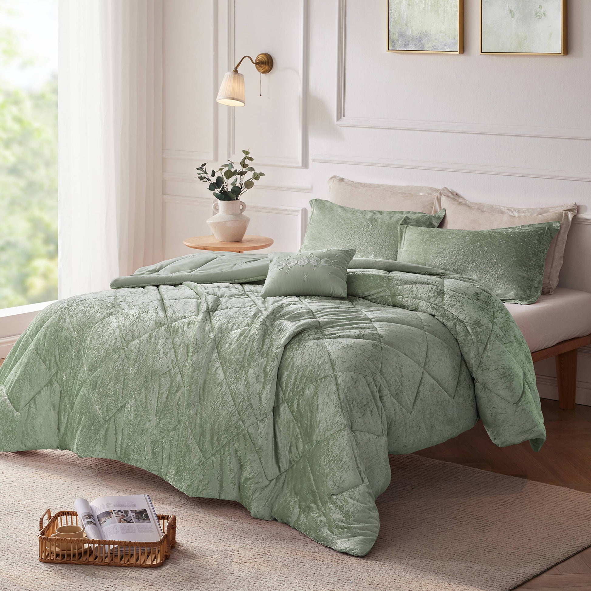 Felicia - Velvet Comforter Set With Throw Pillow - Green