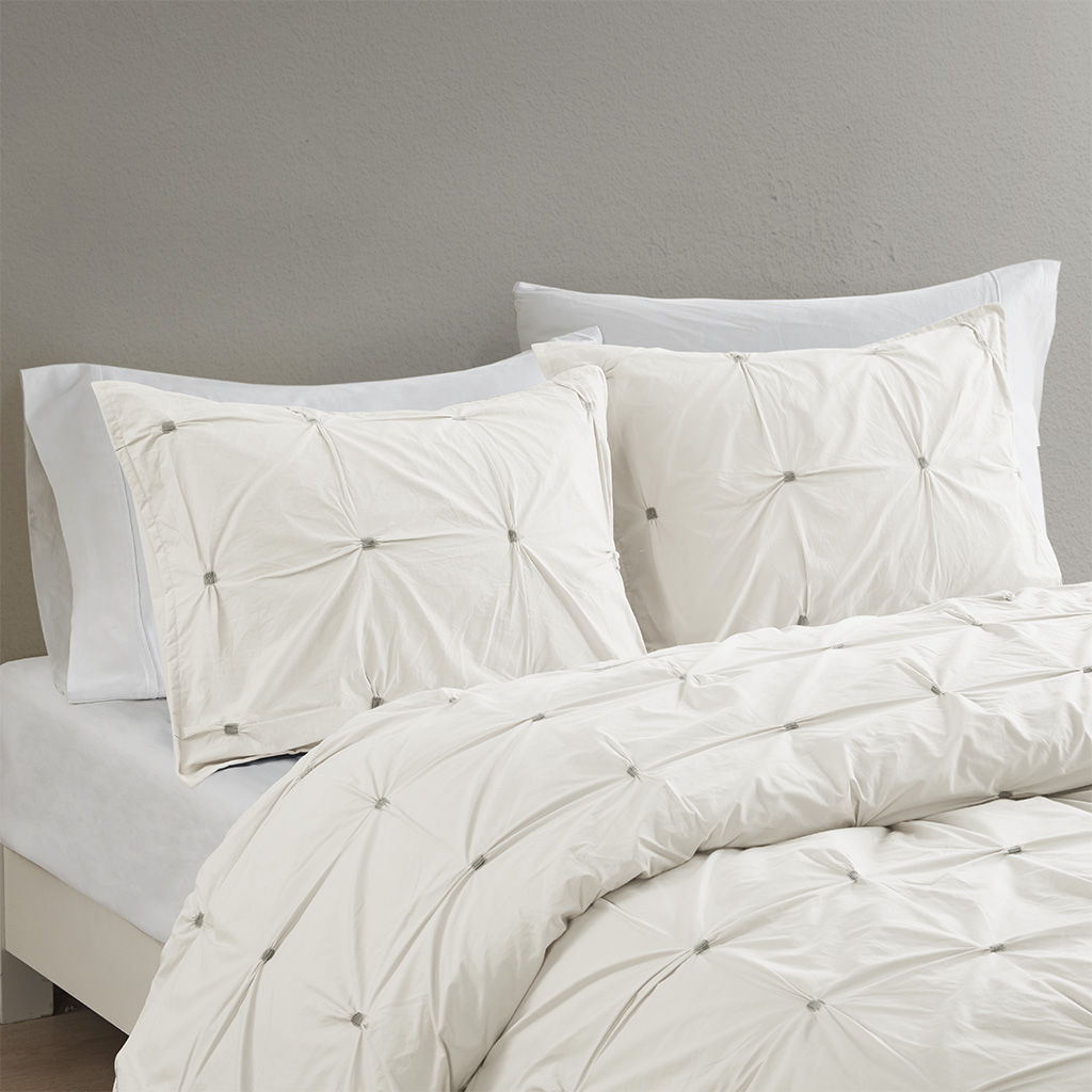 Masie - King 3 Piece Elastic Embroidered Comforter Set - White