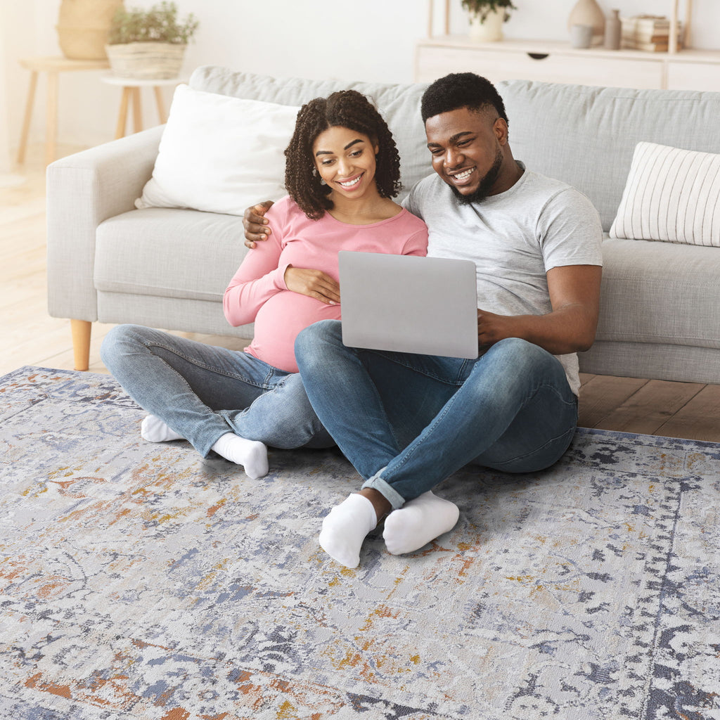 Payas - 5' X 7' Traditional Area Rug - Ivory / Gray