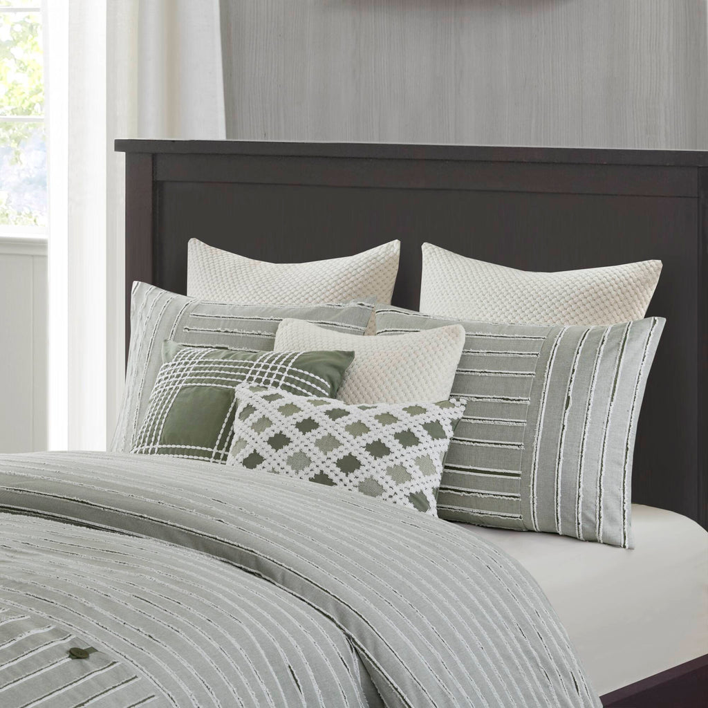 Essence - 8 Piece Queen Oversized Clipped Comforter Set With Euro Shams And Throw Pillows - Green