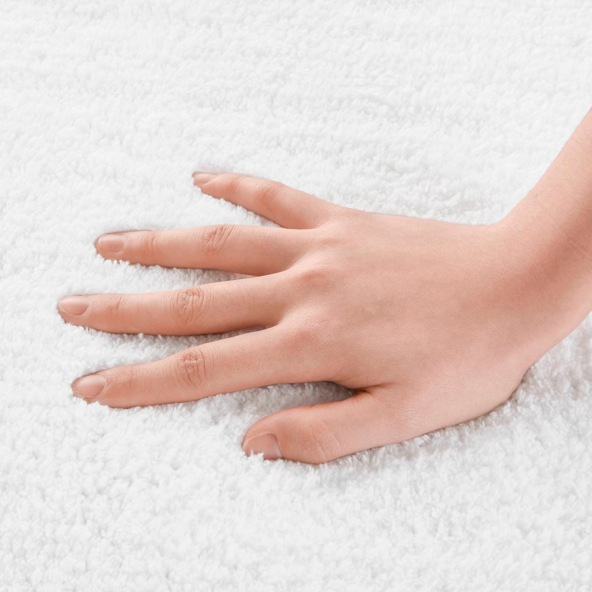 Splendor - 24" x 36" Tufted Reversible Bath Rug - White