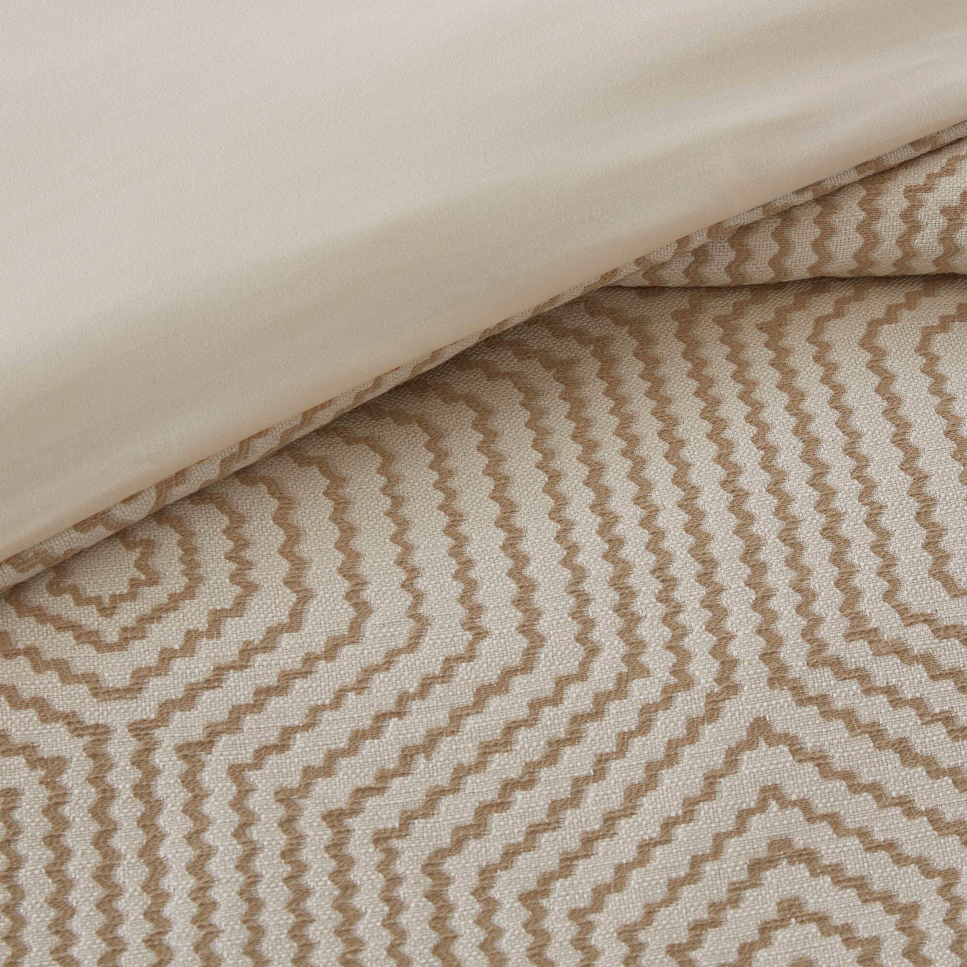 Shades of Serenity - Comforter Set - Tan / Ivory