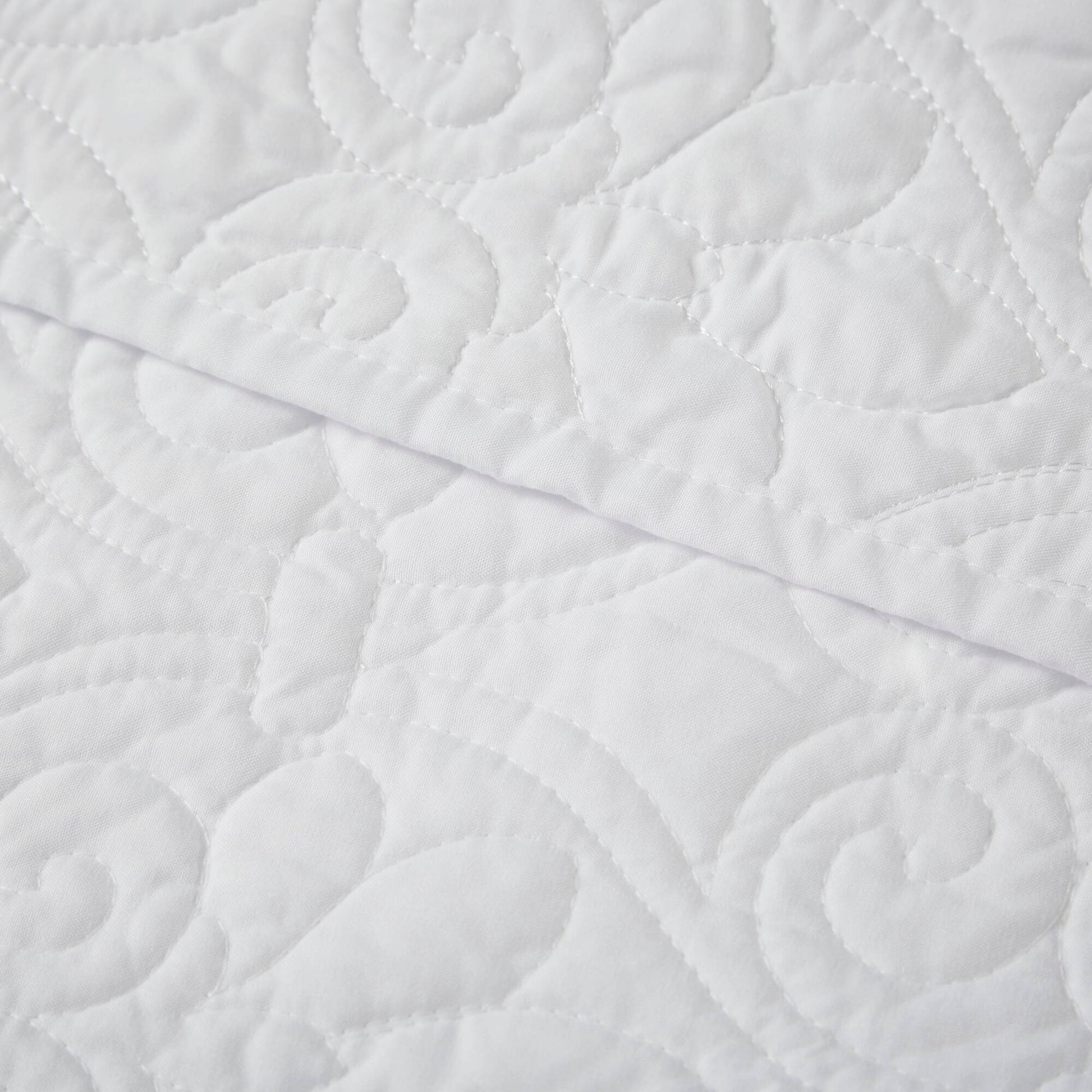 Quebec - Oversized Quilted Throw - White