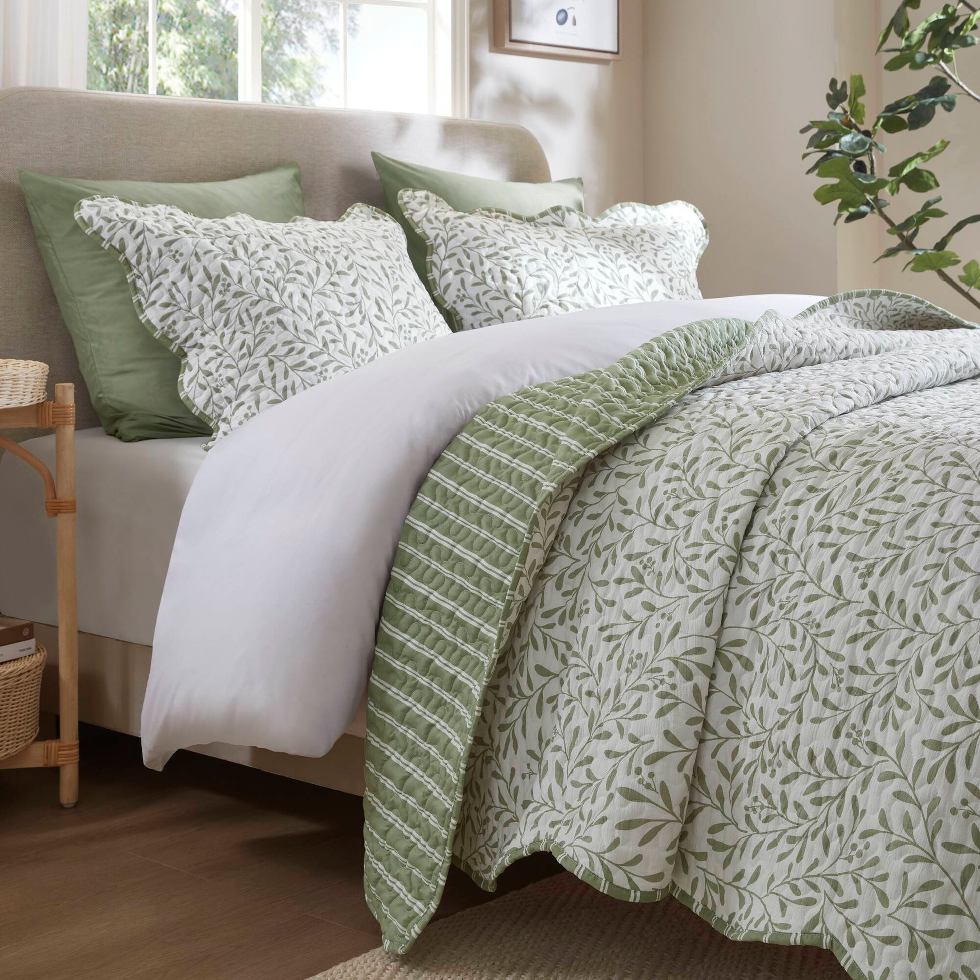 Darcy - 3 Piece Print King Quilt Set - Sage Green