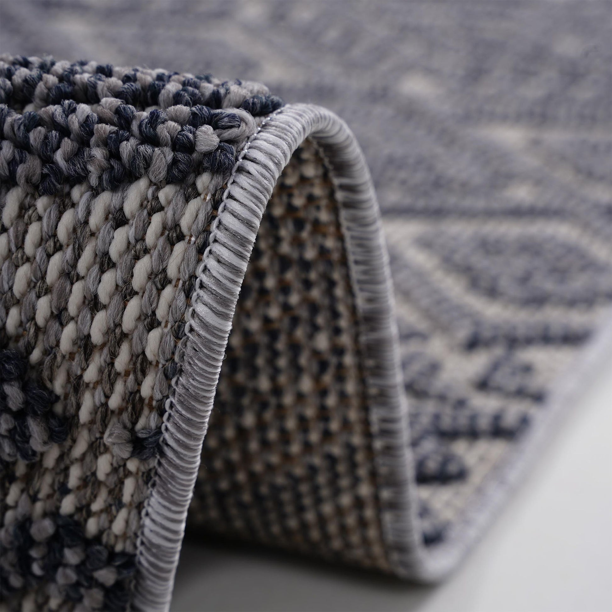 Guros - 8' X 10' Traditional Indoor / Outdoor Area Rug - White / Gray