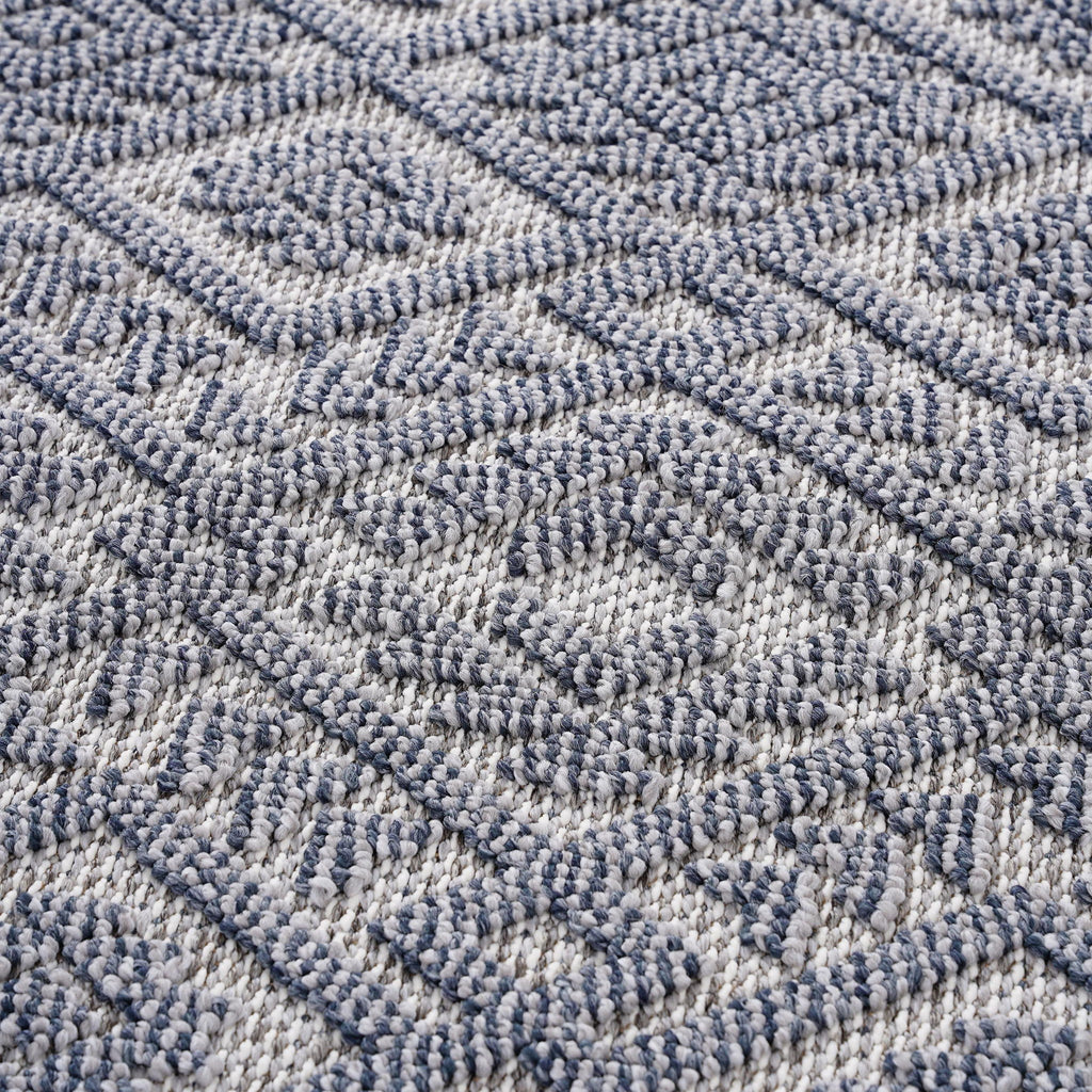Guros - 6' X 9' Traditional Indoor / Outdoor Area Rug - White / Gray