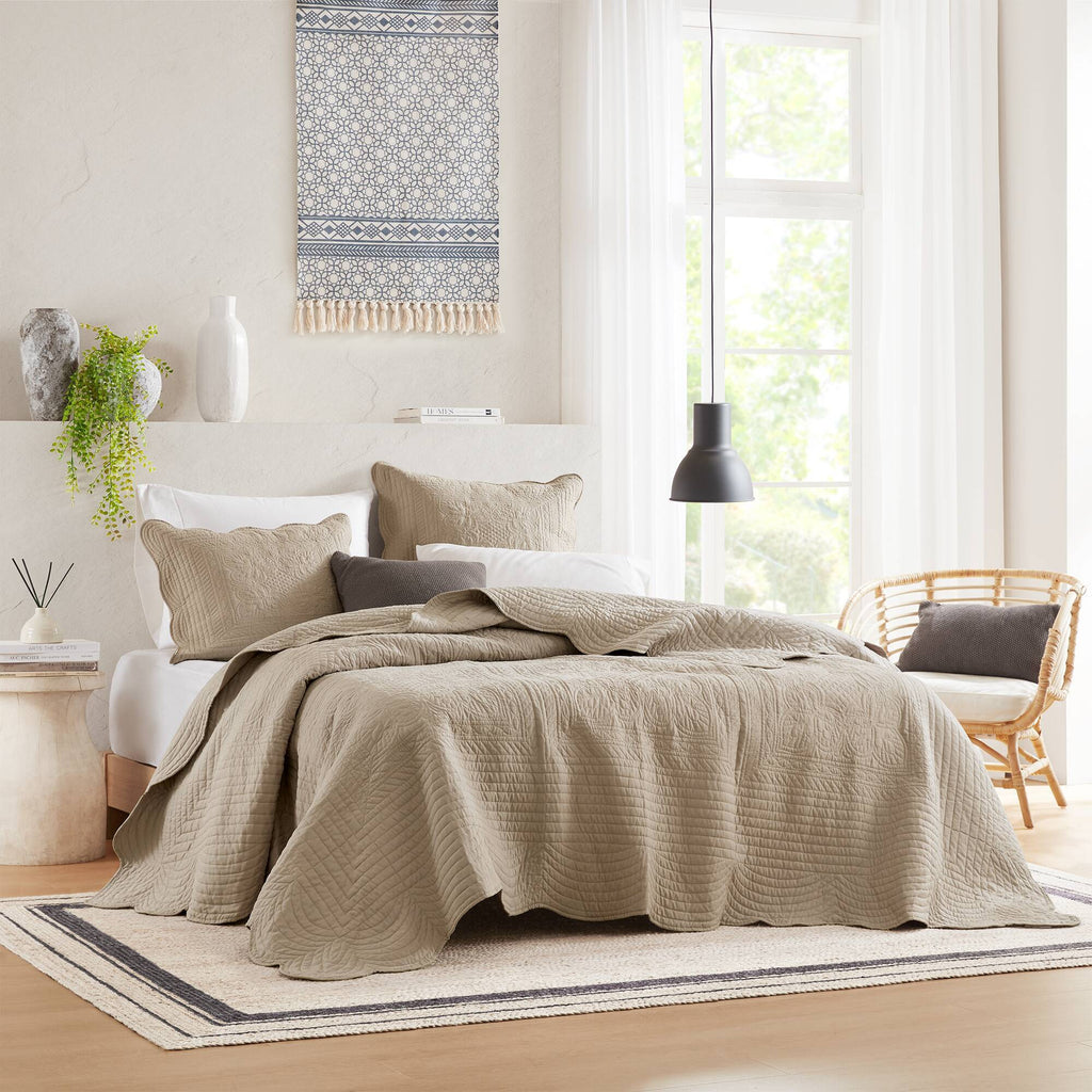 Tuscany - 3 Piece King/California King Reversible Scalloped Edge Quilt Set - Khaki