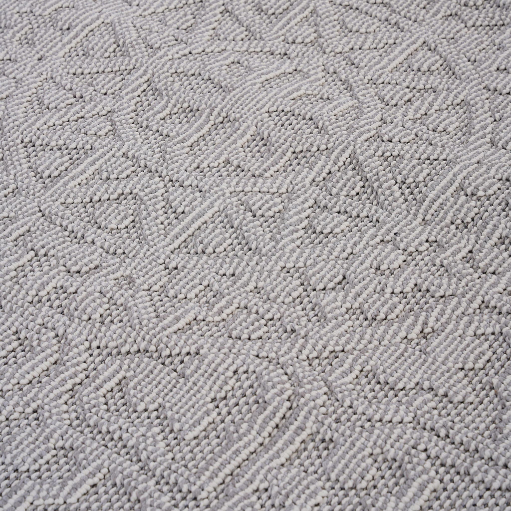 Guros - 6' X 9' Medallion Indoor / Outdoor Area Rug - White