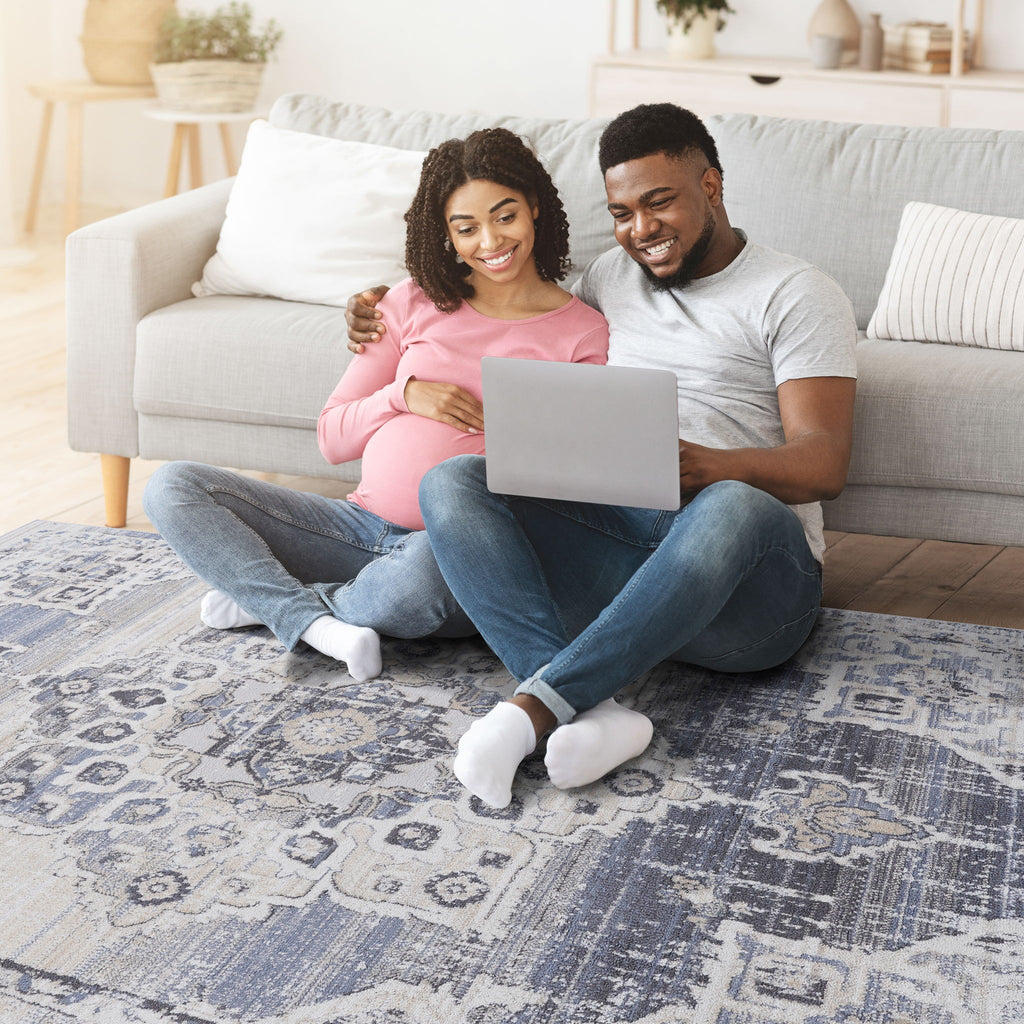 Payas - 8' X 10' Medallion Area Rug - Cream / Blue