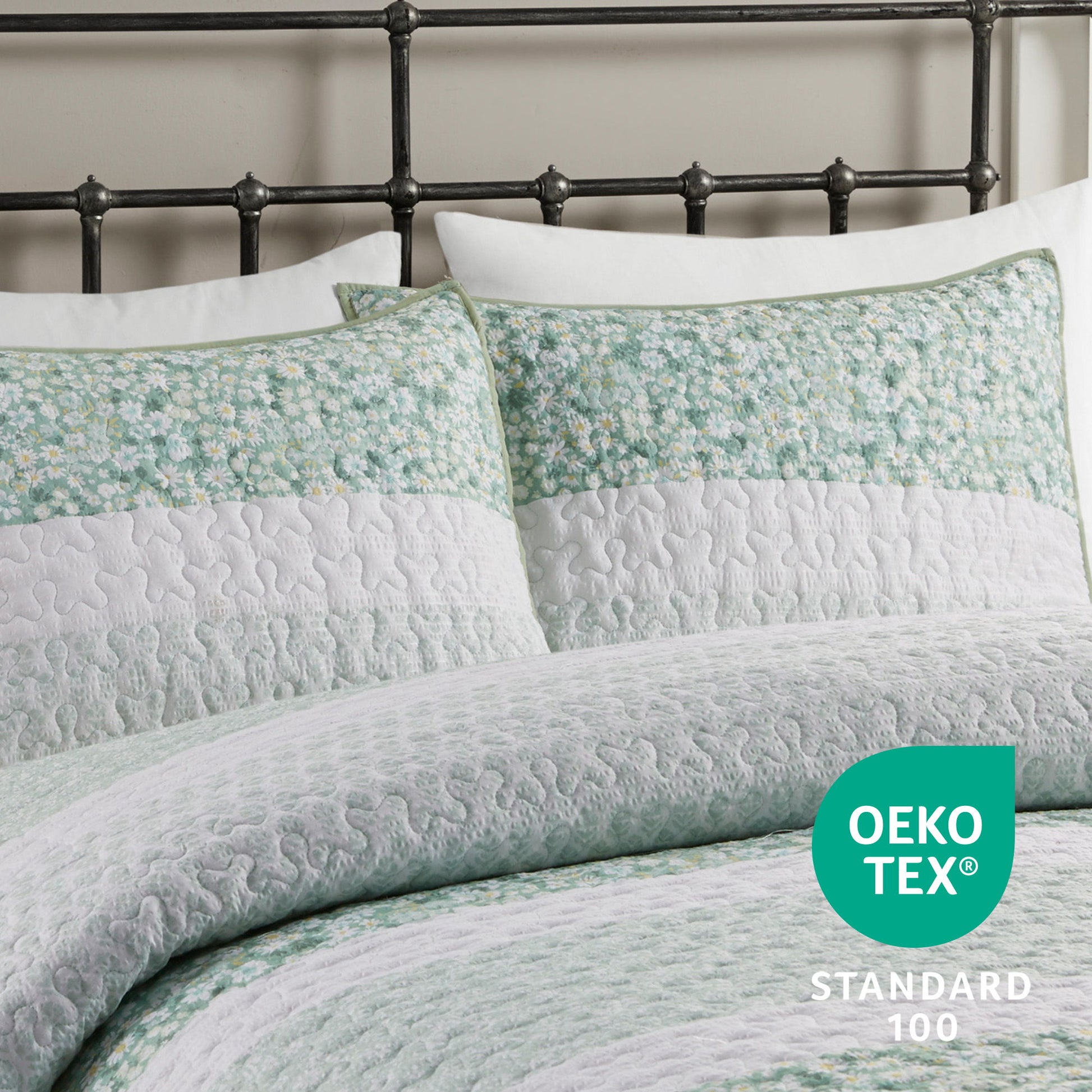 Caralie - 4 Piece King Seersucker Quilt Set With Throw Pillow - Green