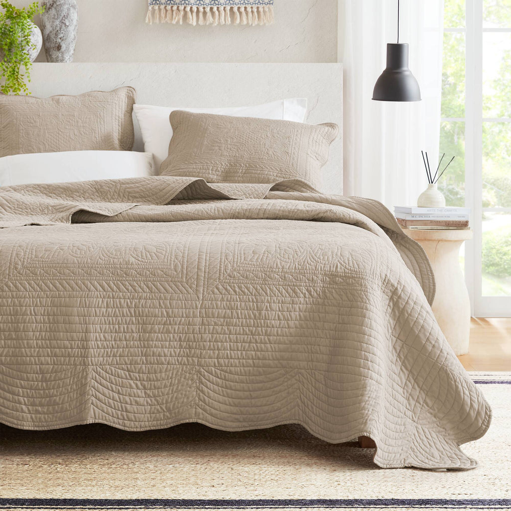 Tuscany - 3 Piece King/California King Reversible Scalloped Edge Quilt Set - Khaki