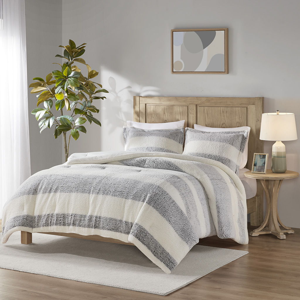 Hollis - Sherpa Comforter Set - Green / Ivory