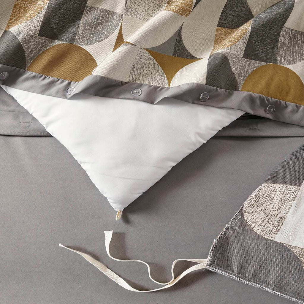 Cirque - 8 Piece Queen Oversized Duvet Style Comforter Set - Gold
