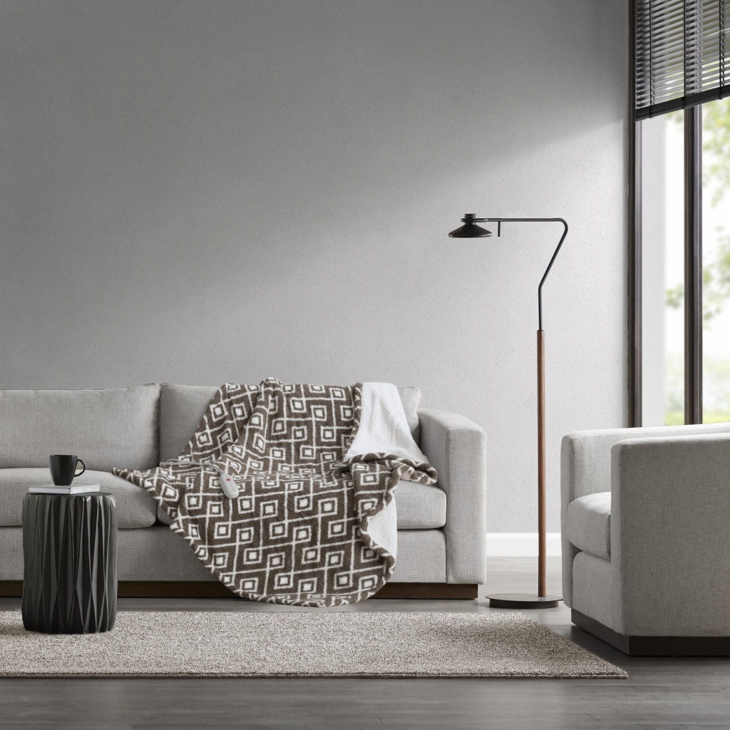 Amira - Dream Soft Heated Throw - Brown Geo