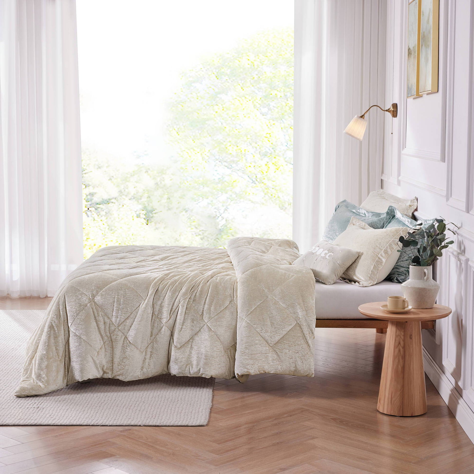 Felicia - Velvet Queen Duvet Cover Set With Throw Pillow - Champagne