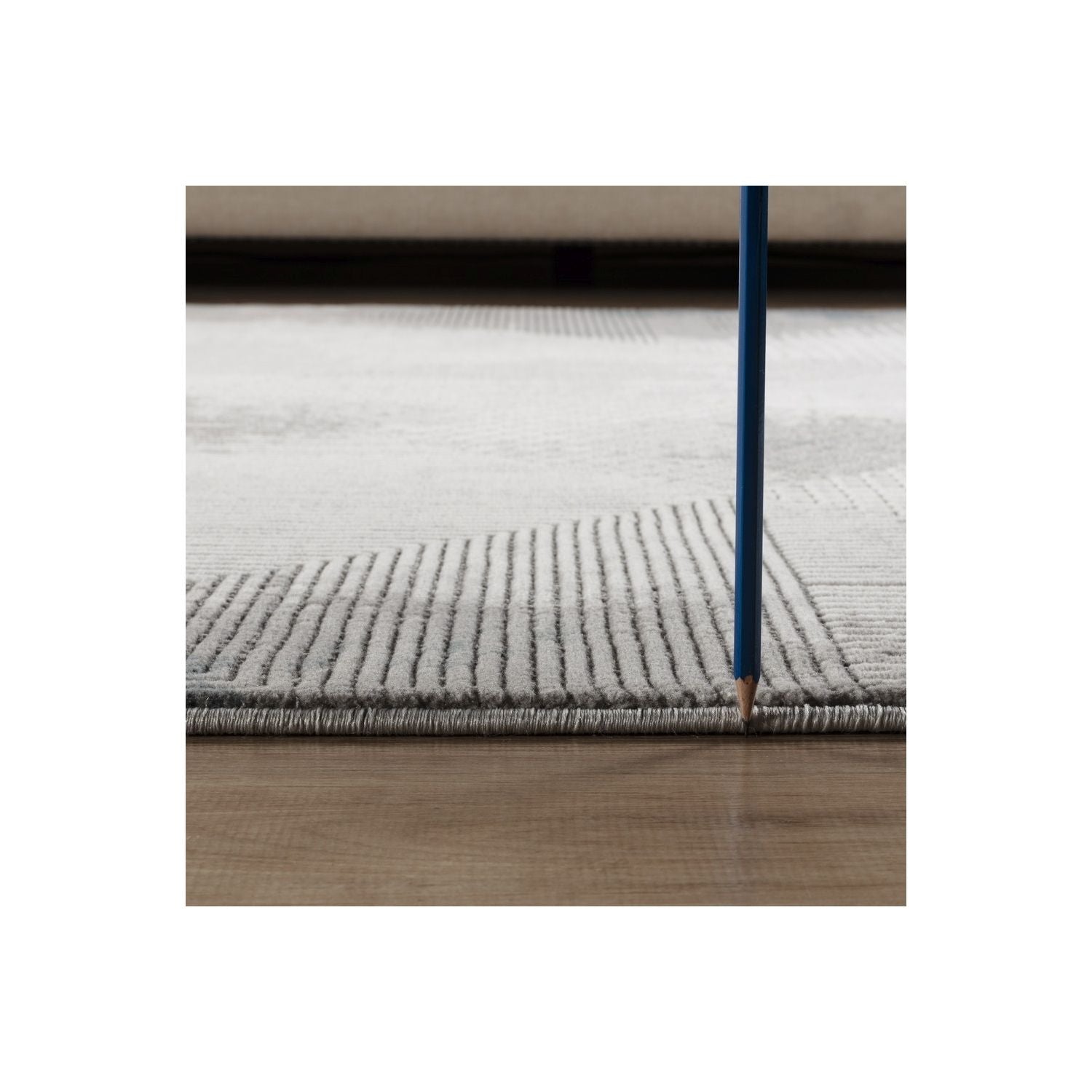 Geometrix - 5'3" X 7'3" Area Rug With Geometric, 3D Effect - Gray / Ivory