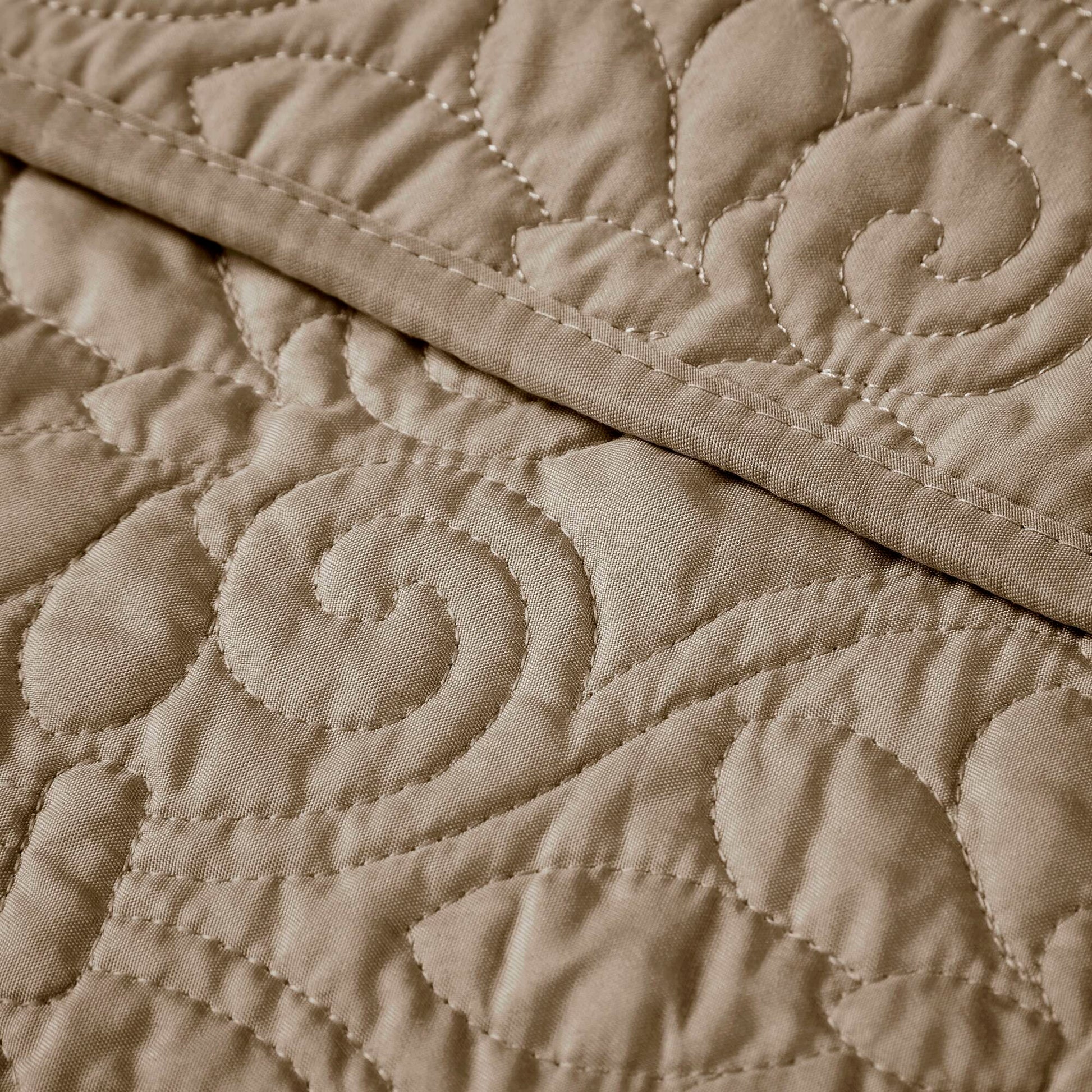 Quebec - Oversized Quilted Throw - Khaki