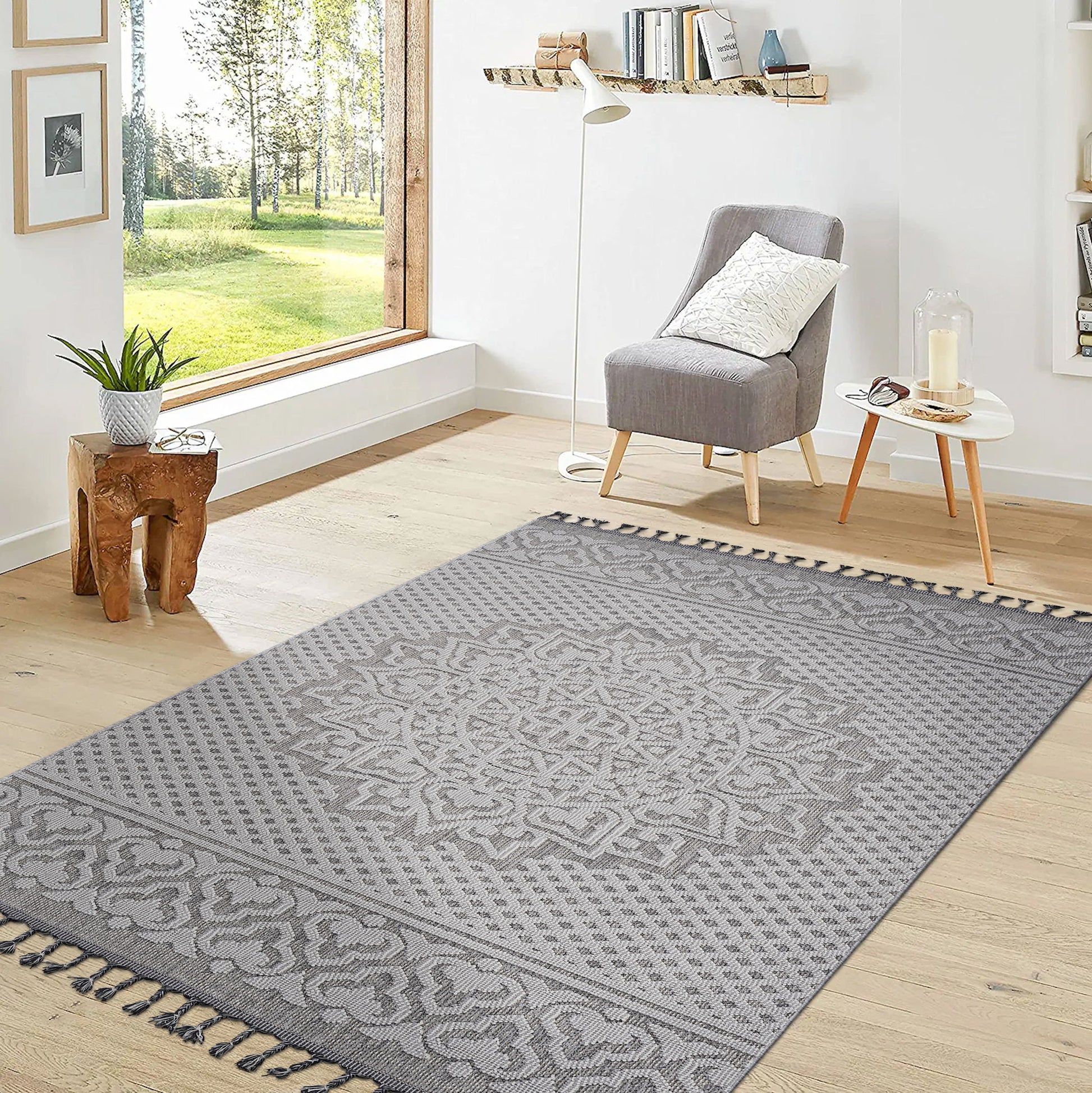 Guros - 8' X 10' Medallion Indoor / Outdoor Area Rug - Gray / White
