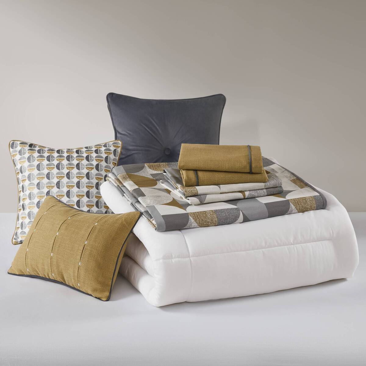 Cirque - 9 Piece King Oversized Duvet Style Comforter Set - Gold