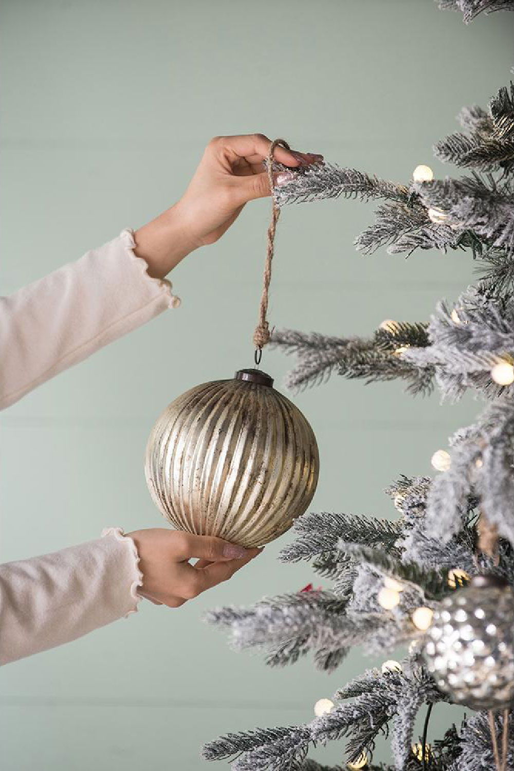 Christmas Ball Ornaments, Glass Decorative Hanging Ball Christmas Tree Ornaments For Holiday Party Decorations (Set of 4) - Silver