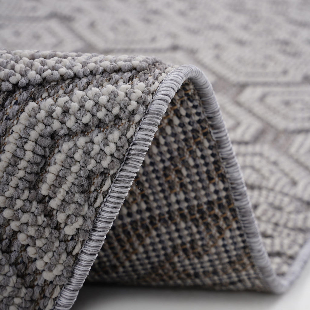 Guros - 6' X 9' Geometric Indoor / Outdoor Area Rug - Gray / White