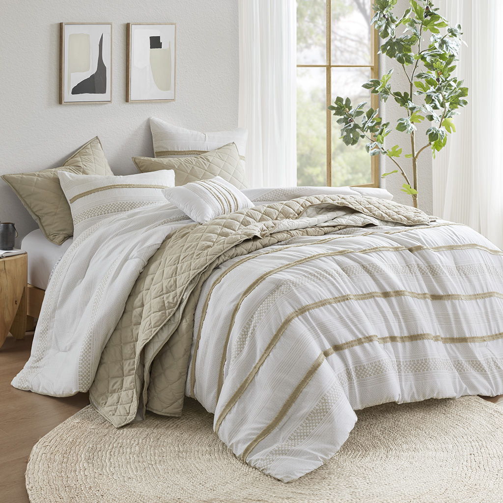 Carolina - 7 Piece King/California King Stripe Comforter And Quilt Set - Taupe