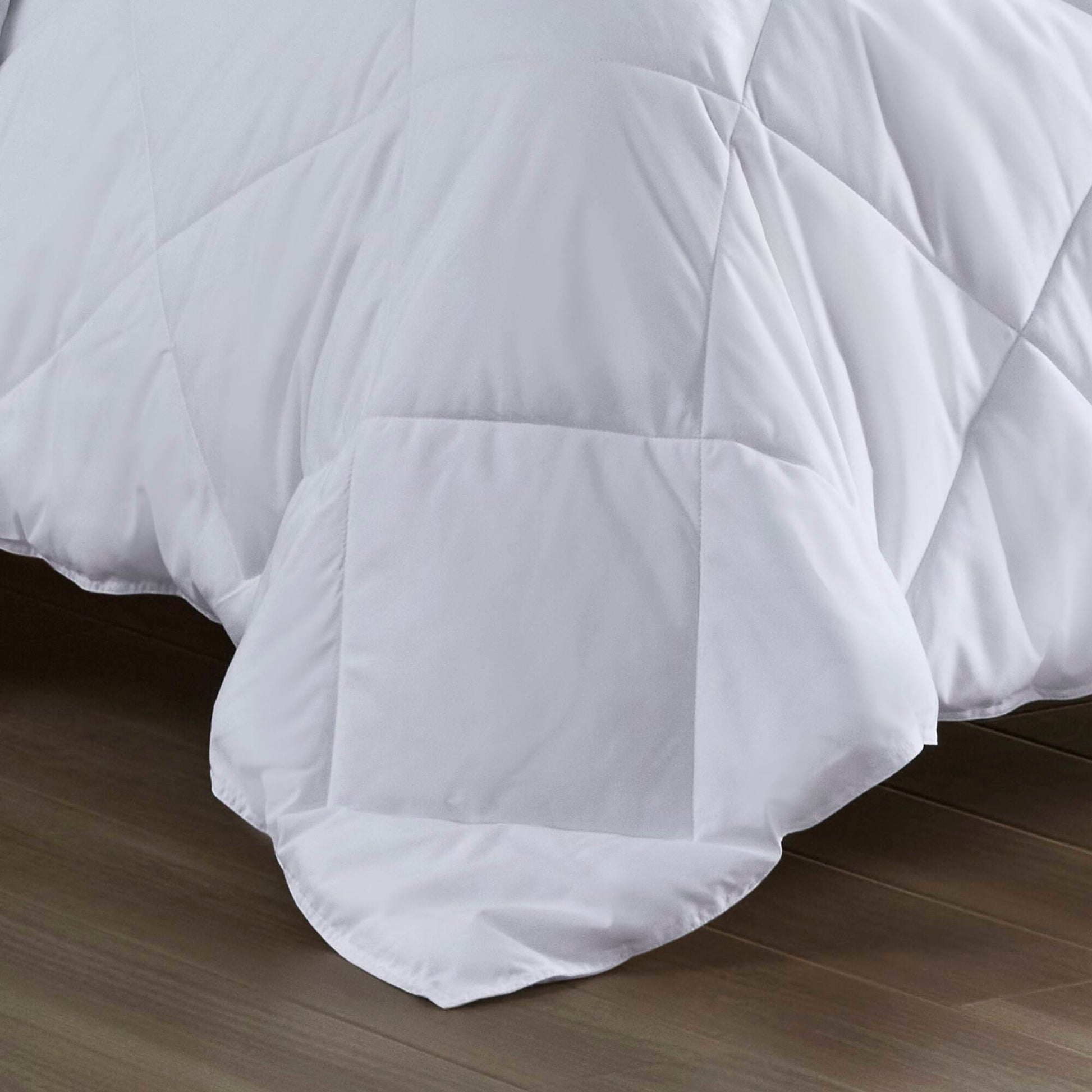 Cooling Touch - Oversized Down Alternative Queen Comforter - White
