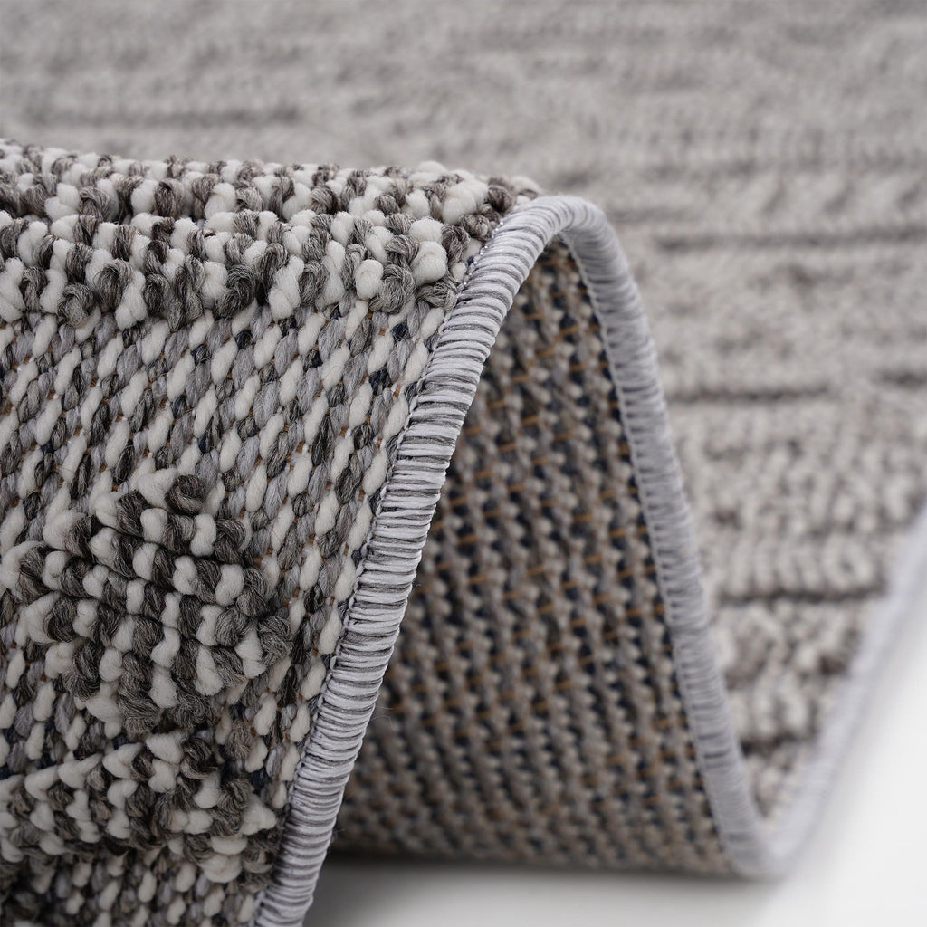 Guros - 8' X 10' Traditional Indoor / Outdoor Area Rug - White