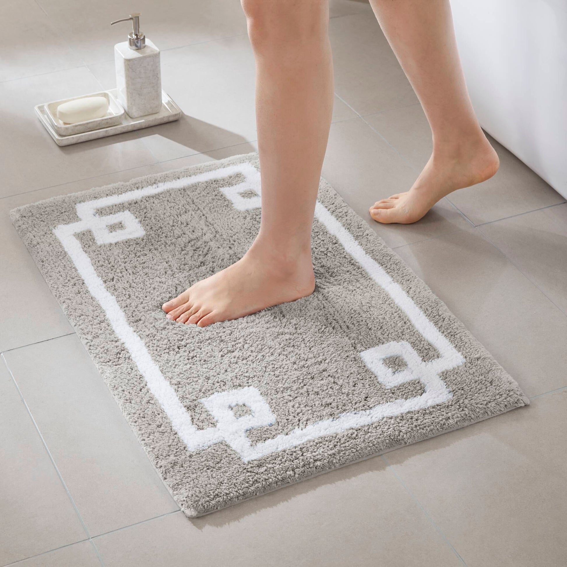 Evan - 20" x 30" Tufted Bath Rug - Gray