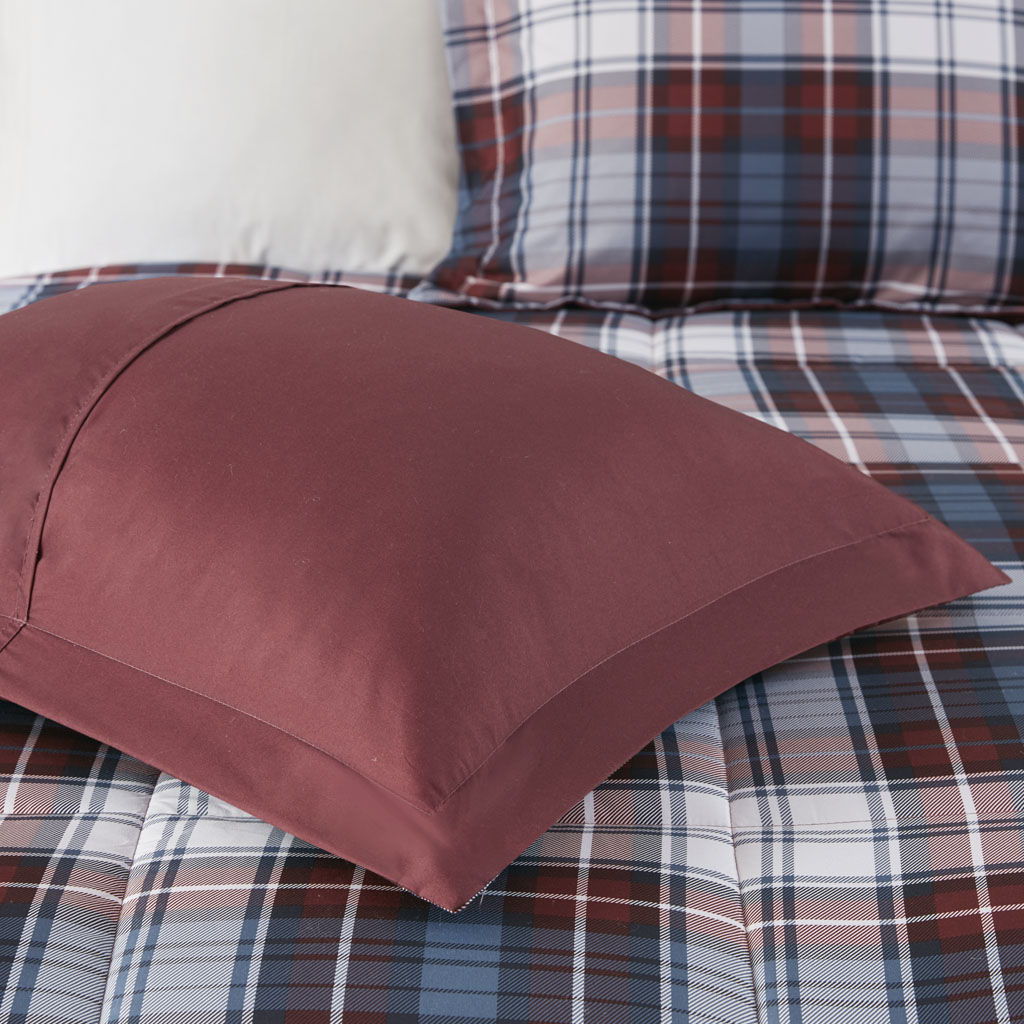 Parkston - King 3M Scotchgard Down Alternative All Season Comforter Set - Red