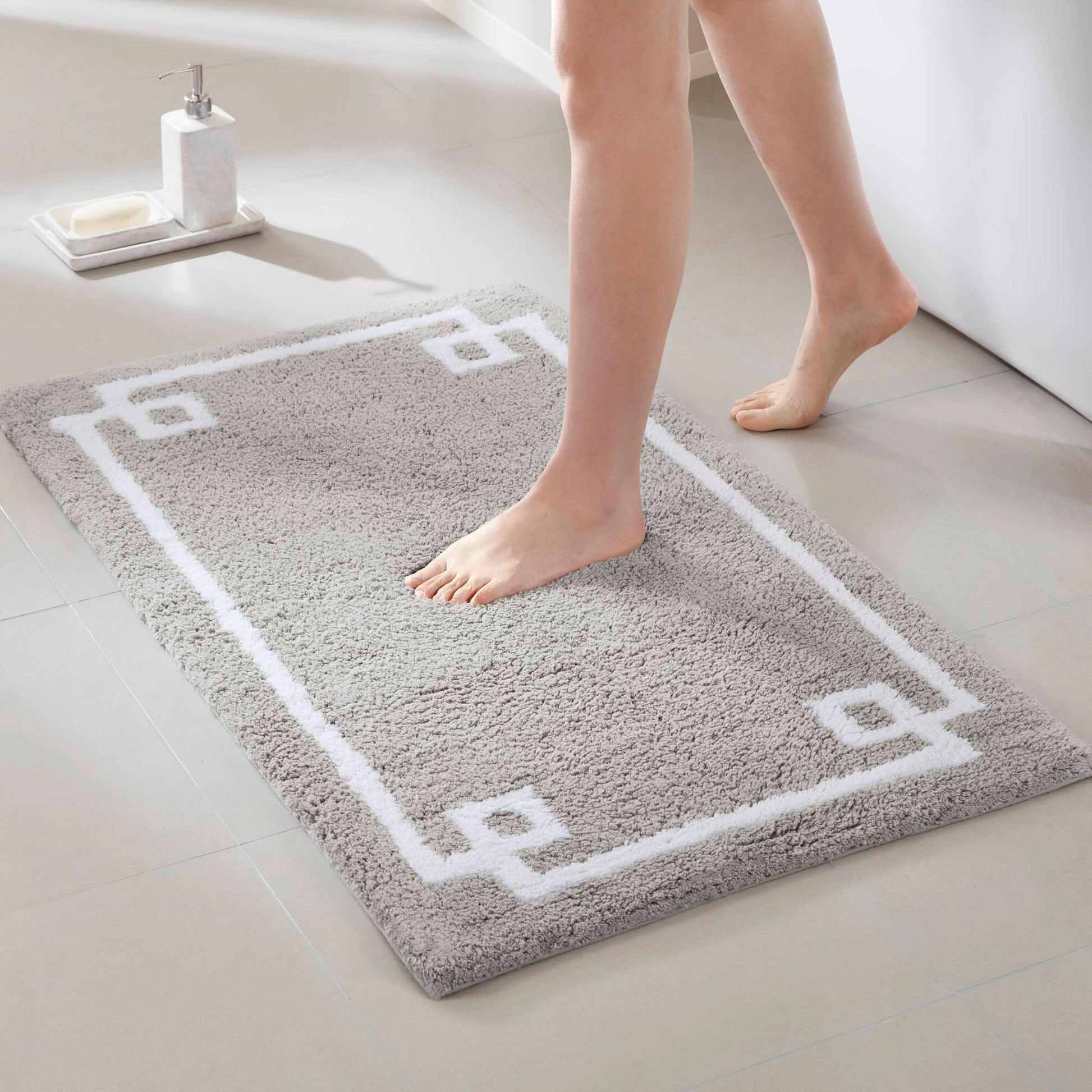Evan - 20" x 30" Tufted Bath Rug - Gray