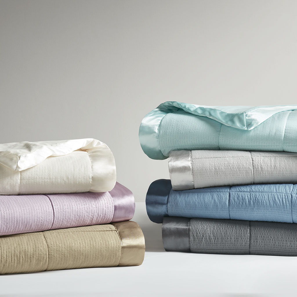 Cambria Premium Oversized Hypoallergenic Down Alternative Blanket With 3M Moisture Treatment - Ivory