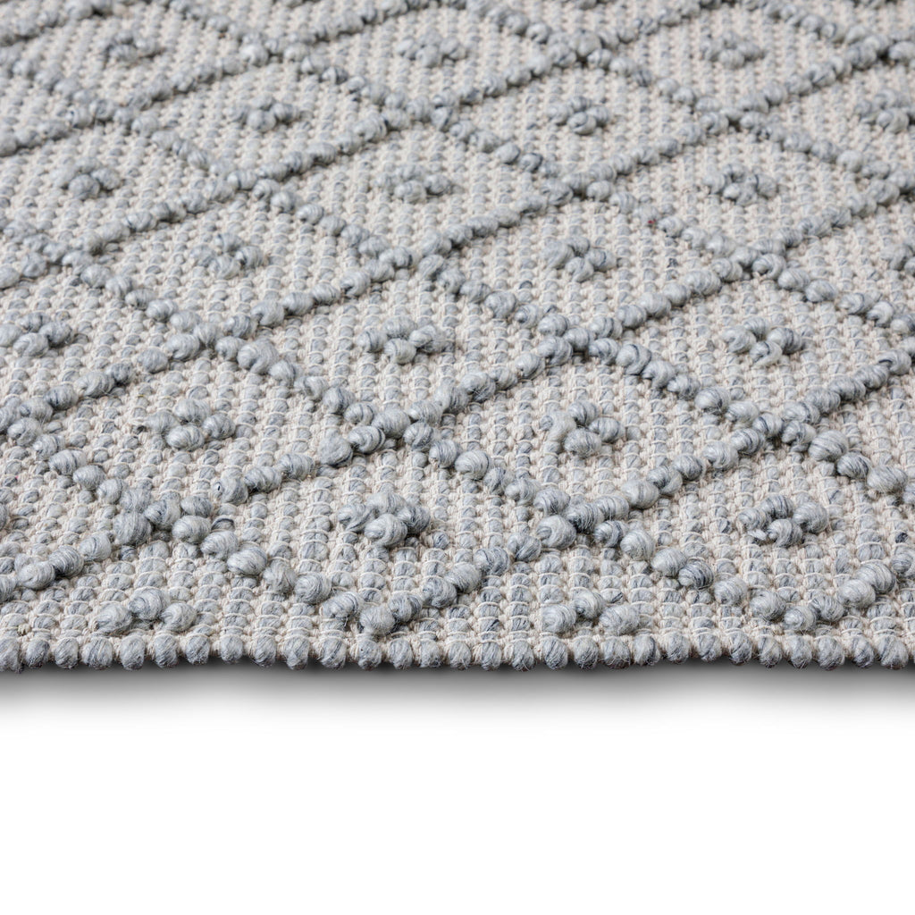 Millow - 8' X 10' Area Rug - Silver