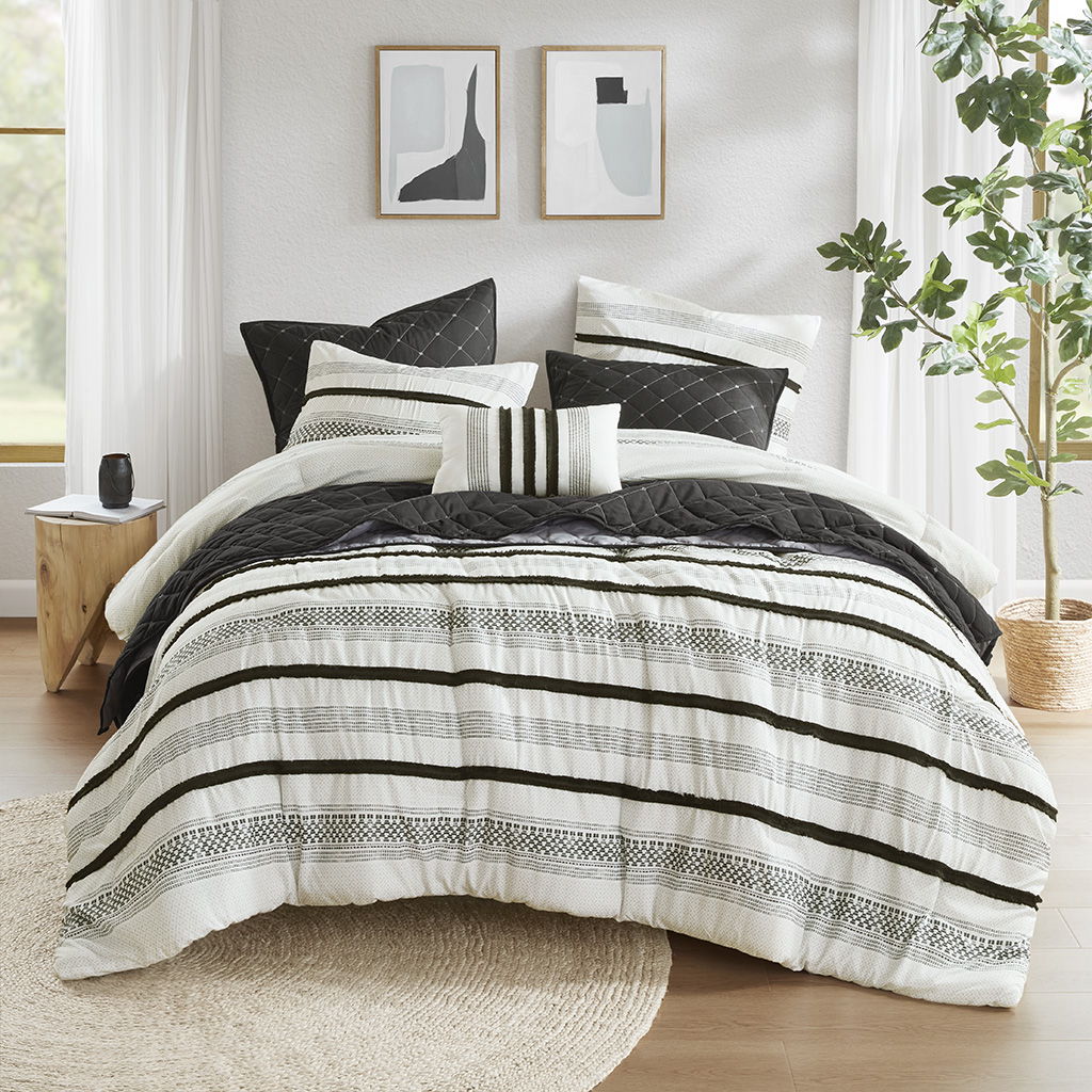 Carolina - 7 Piece Full/Queen Stripe Comforter And Quilt Set - Black