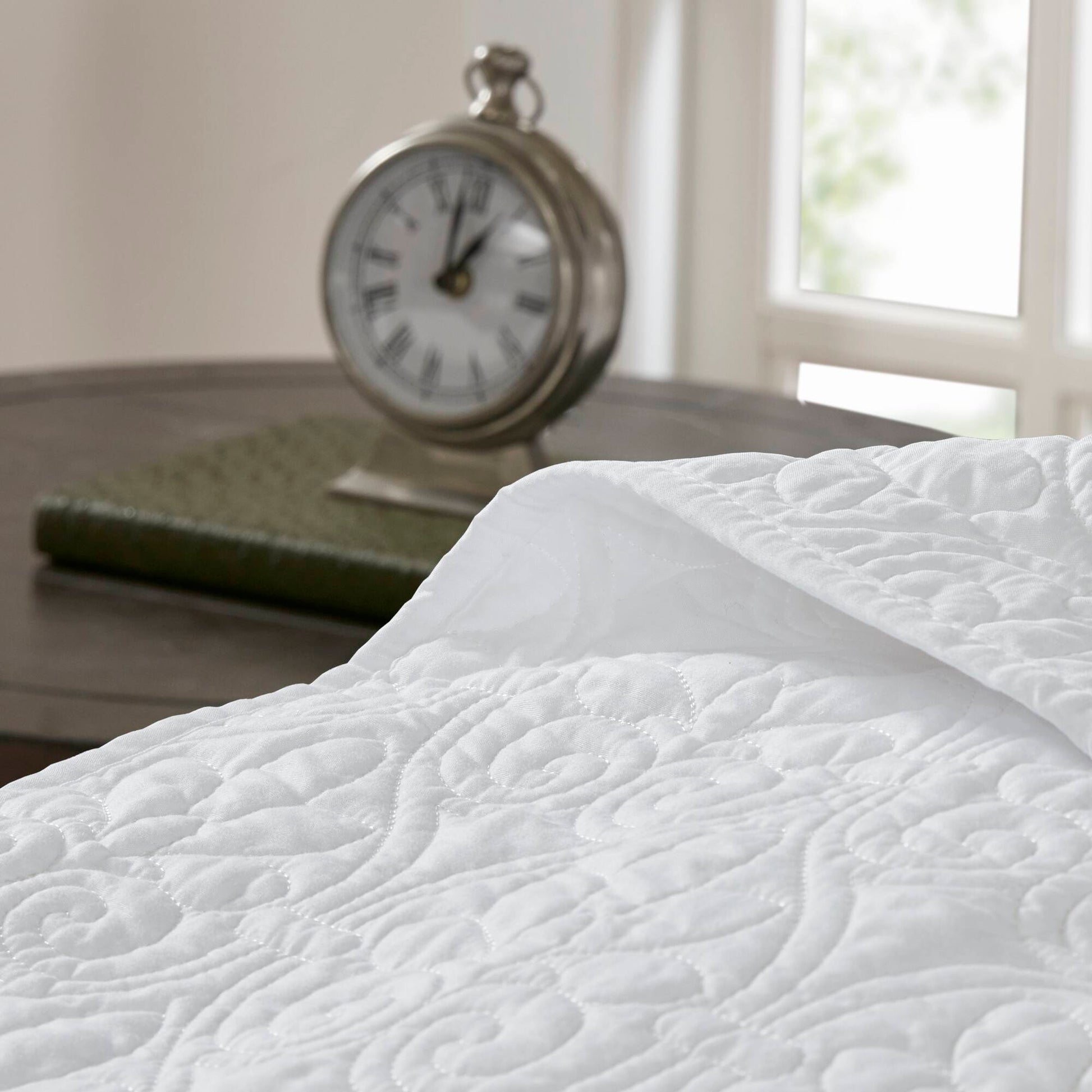 Quebec - Twin Reversible Bedspread Set - White