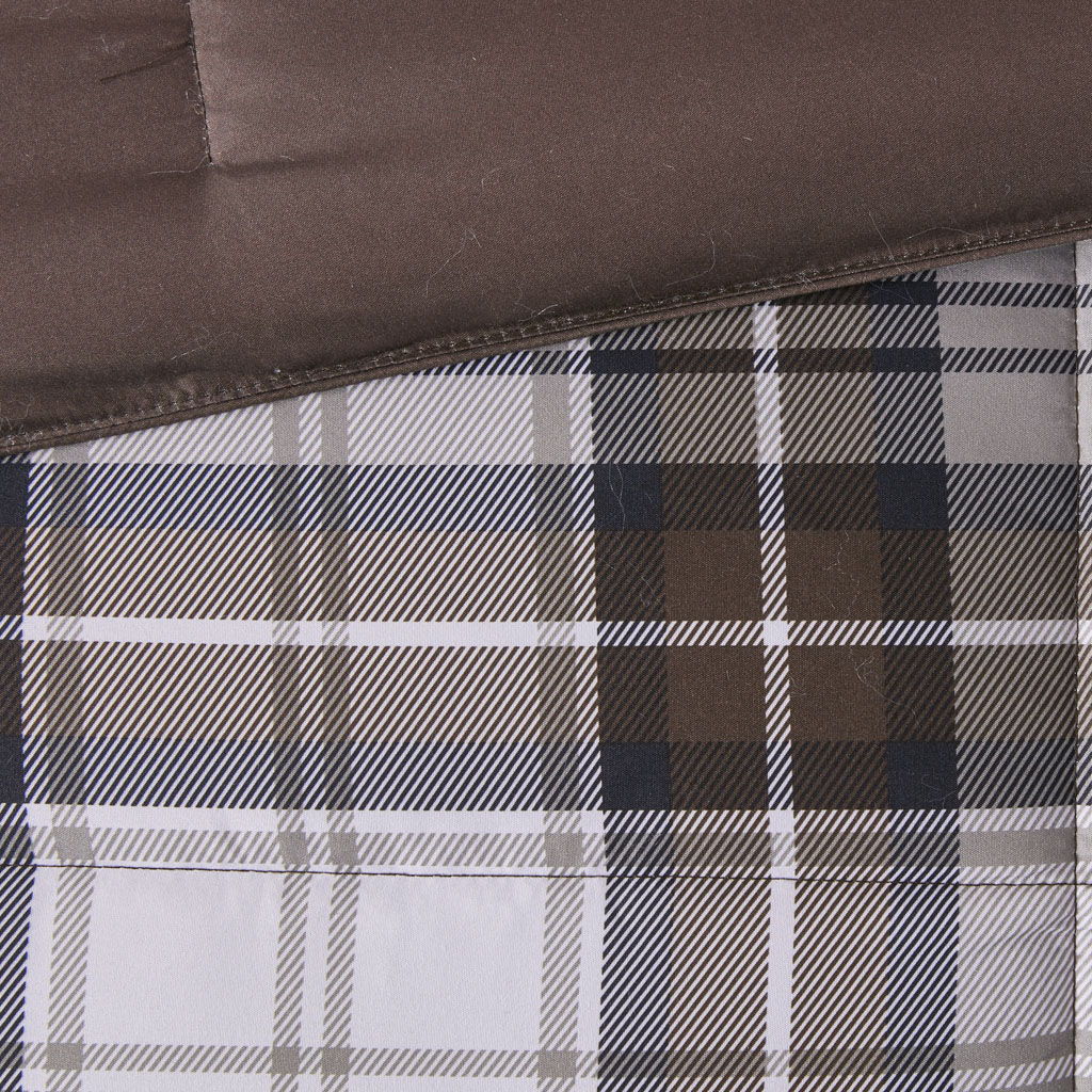 Parkston - Twin 3M Scotchgard Down Alternative All Season Comforter Set - Brown