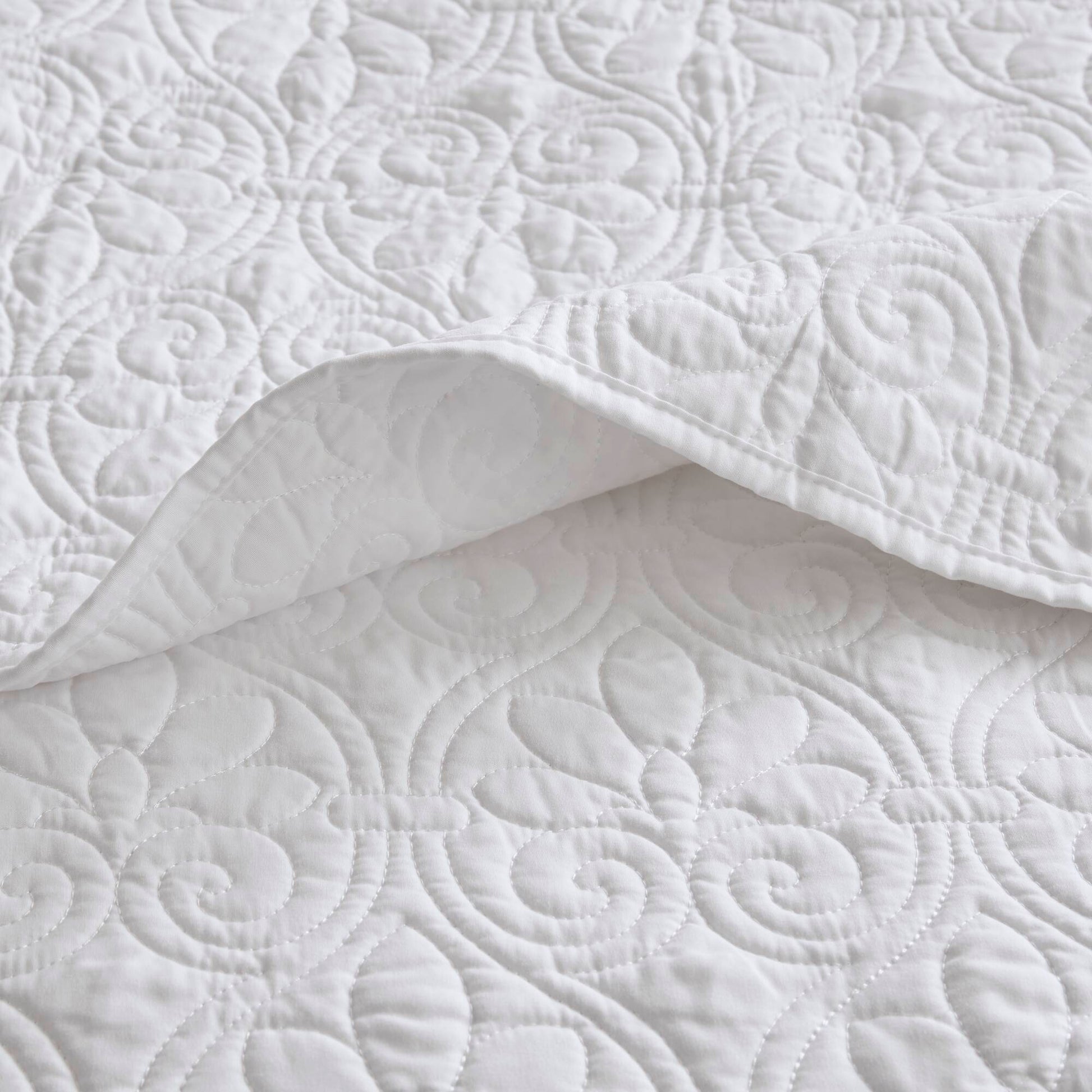 Quebec - Reversible Coverlet Set - White