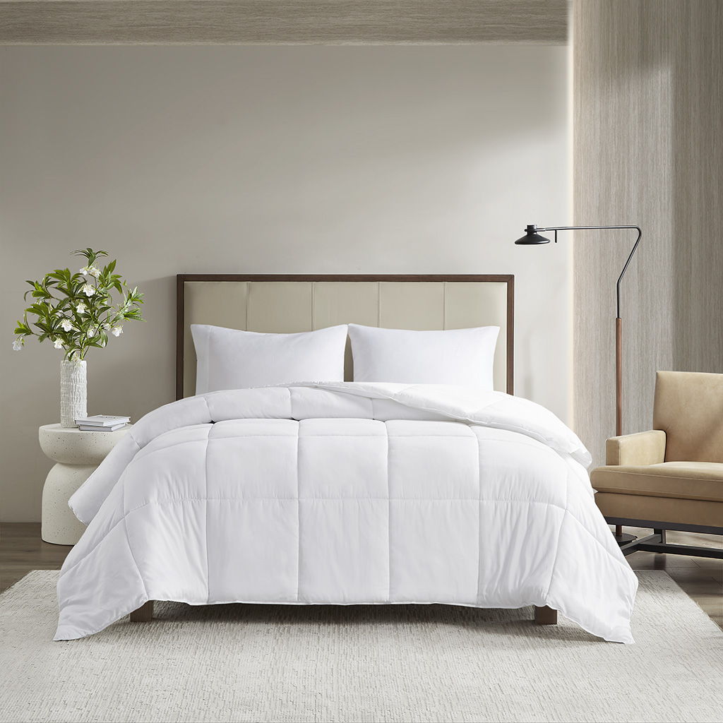 Winfield - 300 Thread Count Percale Luxury Down Alternative Full Comforter - White
