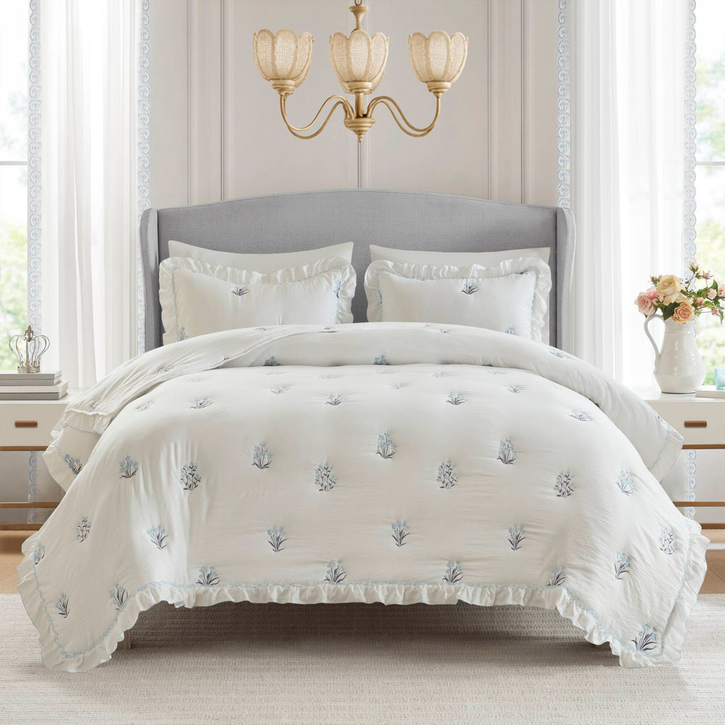 Aglaia - Quilt Set - White / Light Blue