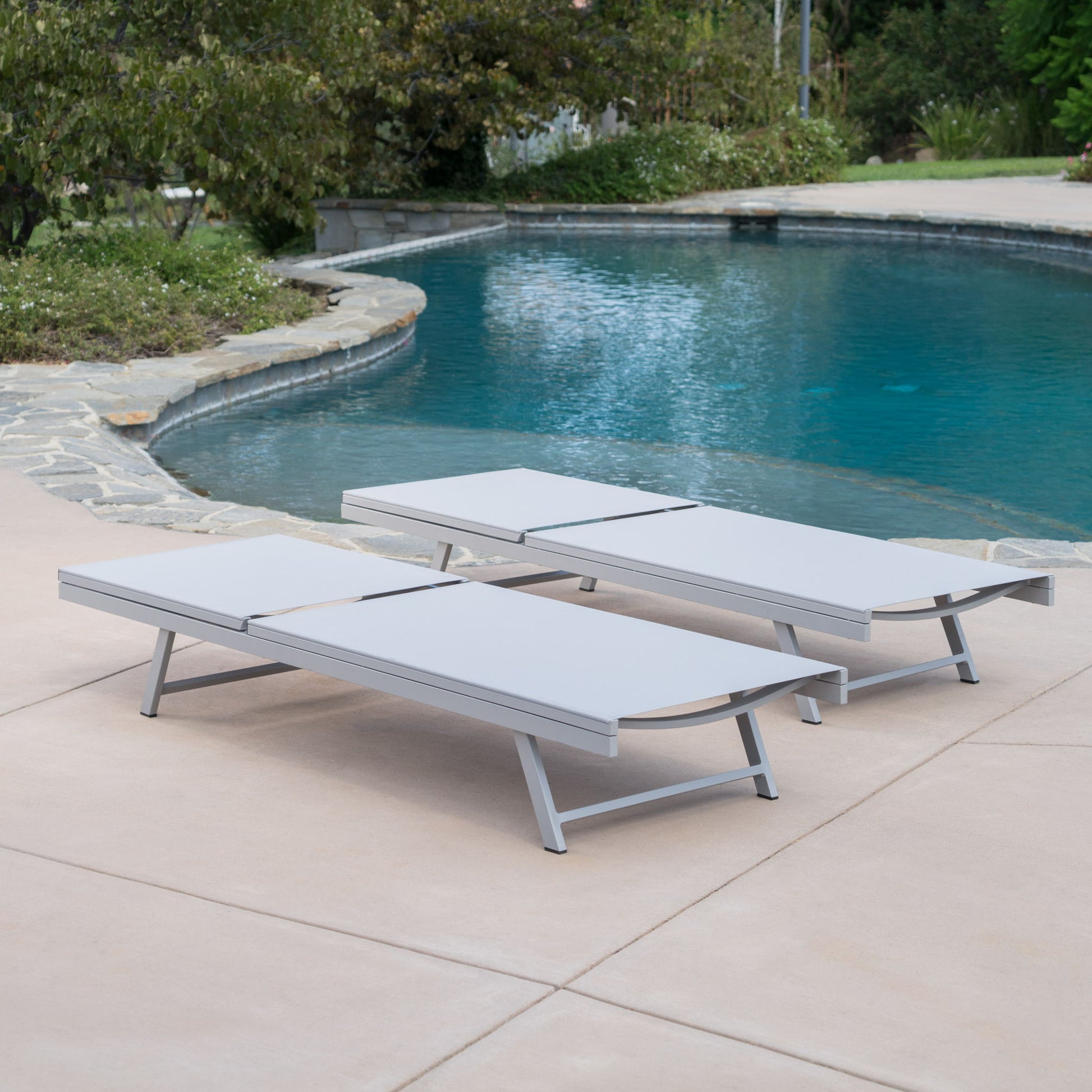 Salton - Chaise Lounge Outdoor Relaxation