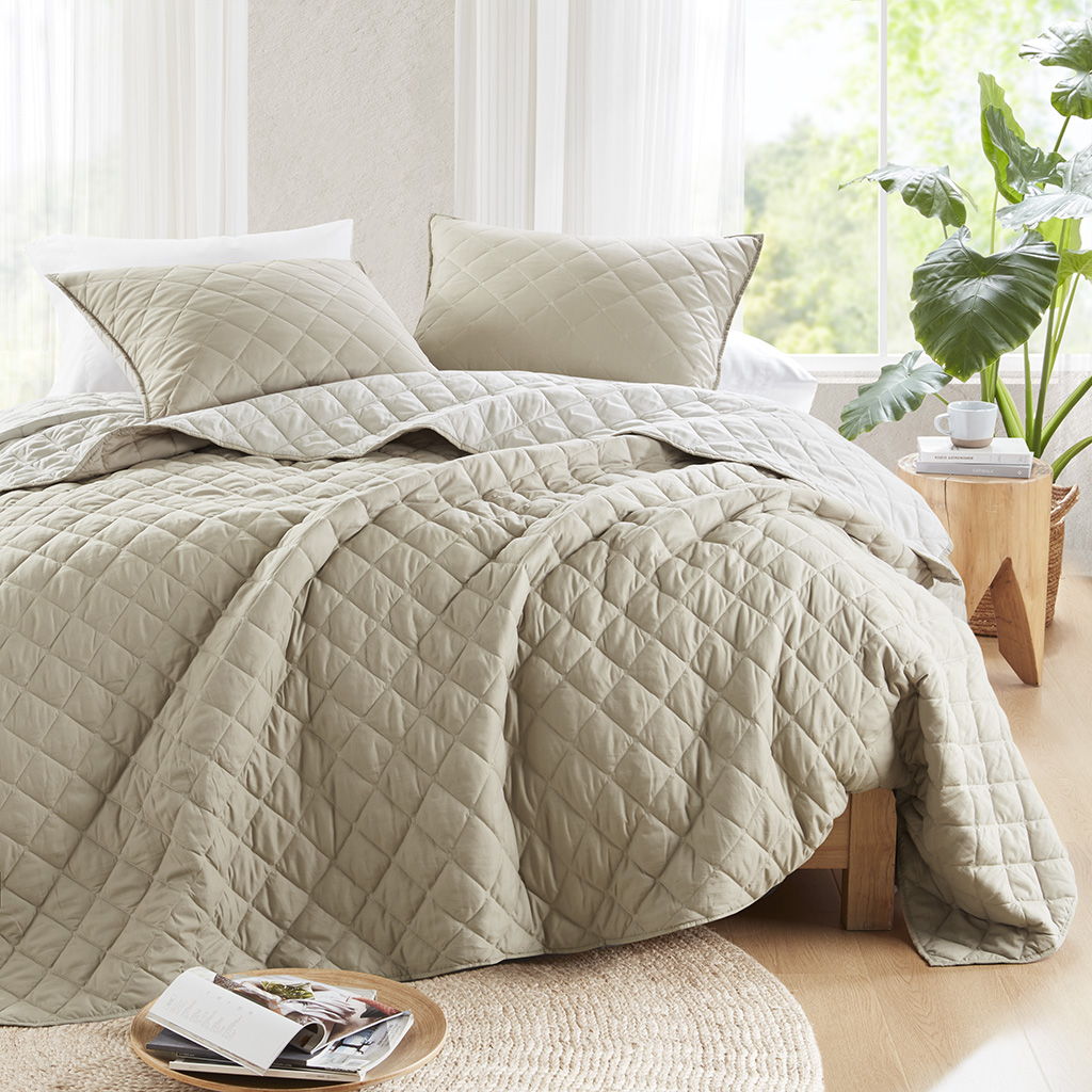 Carolina - 7 Piece Full/Queen Stripe Comforter And Quilt Set - Taupe