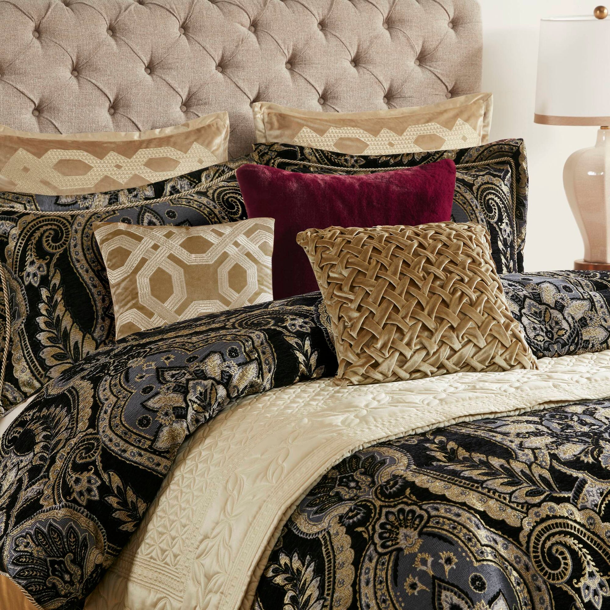 Julius - California King Comforter Set - Black