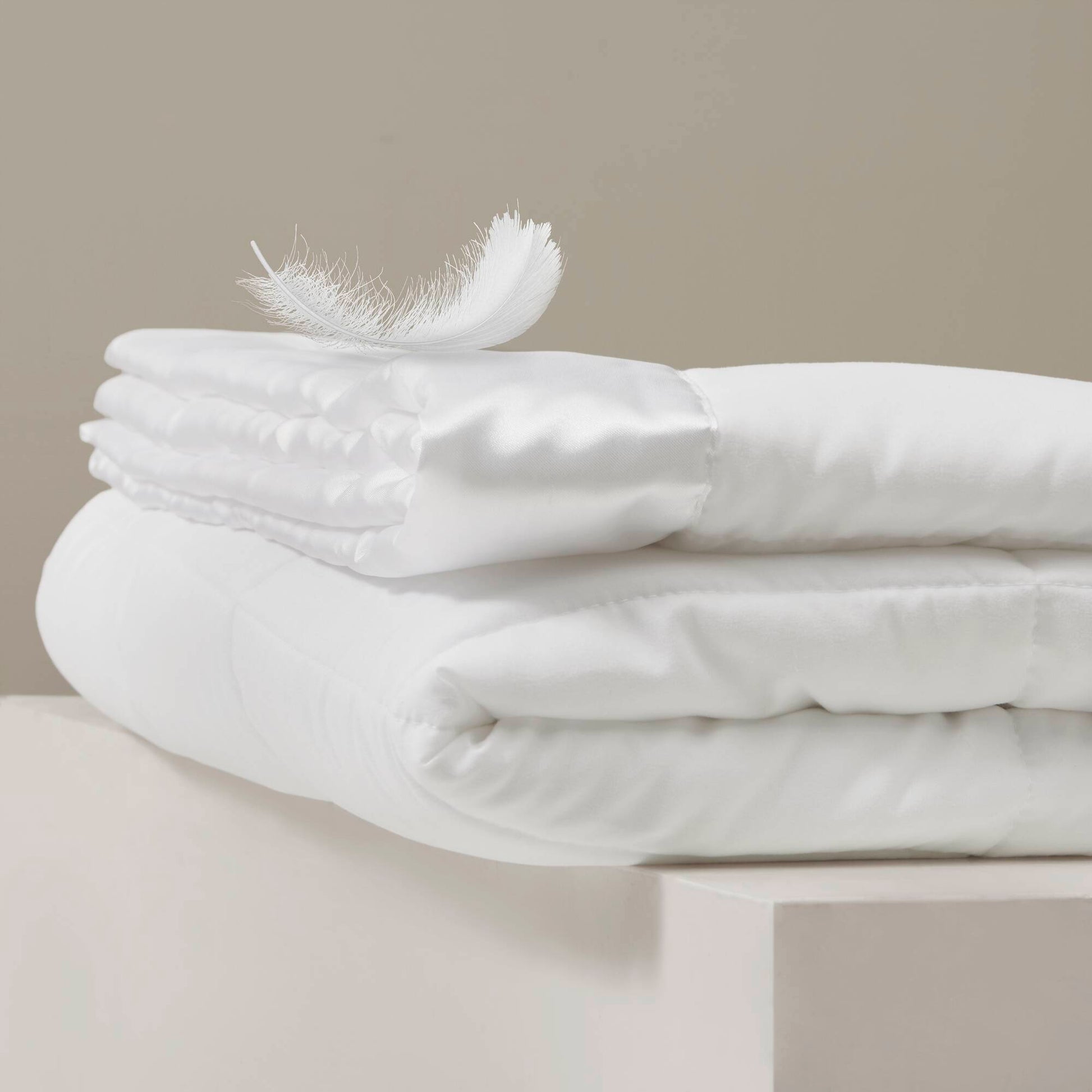 Windom - All Season Hypoallergenic Blanket With 3M Scotchgard - White